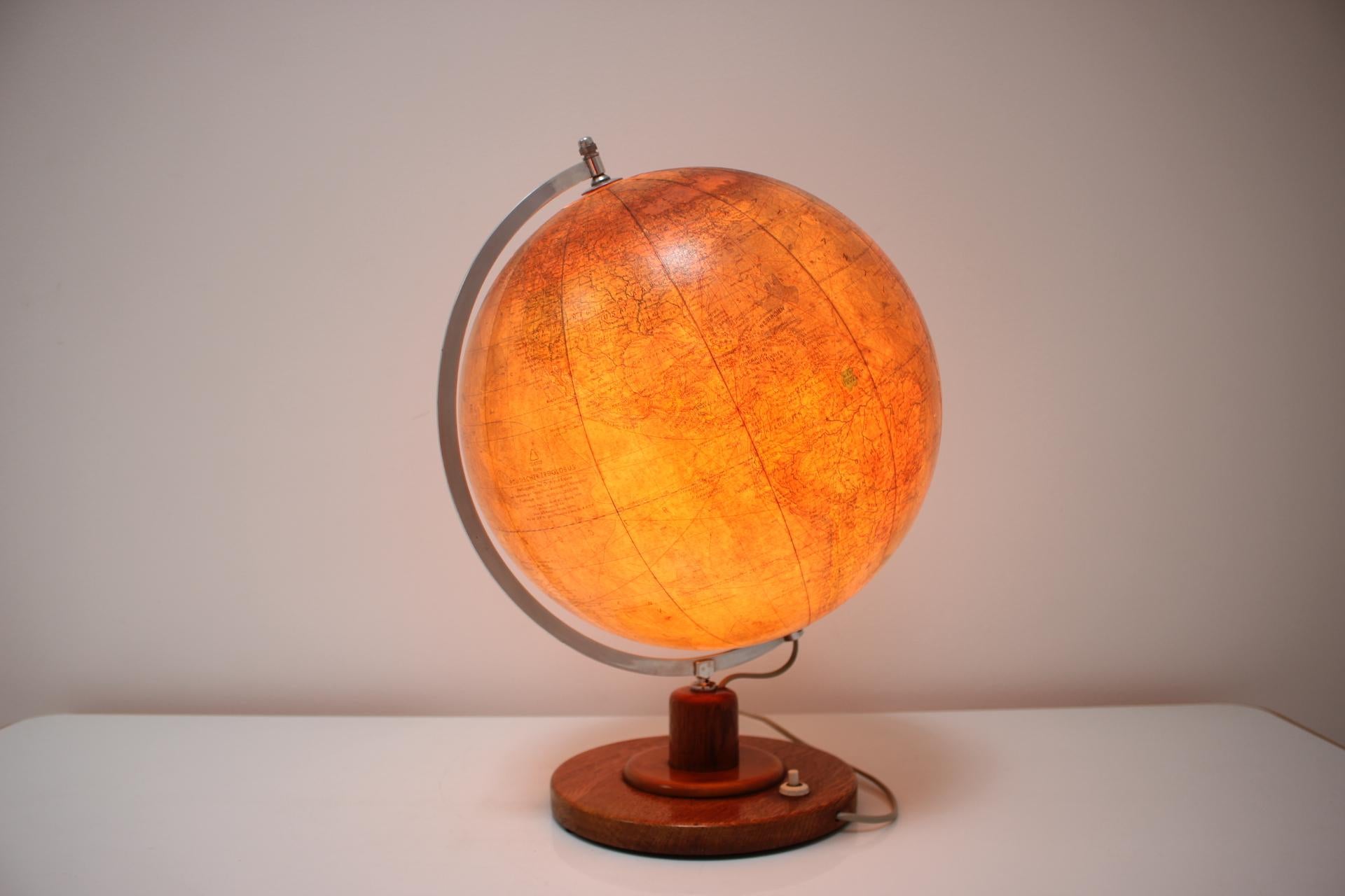 Mid-Century Light Glass Globe with Wooden Base by Paul Rath, 1950s In Good Condition For Sale In Praha, CZ