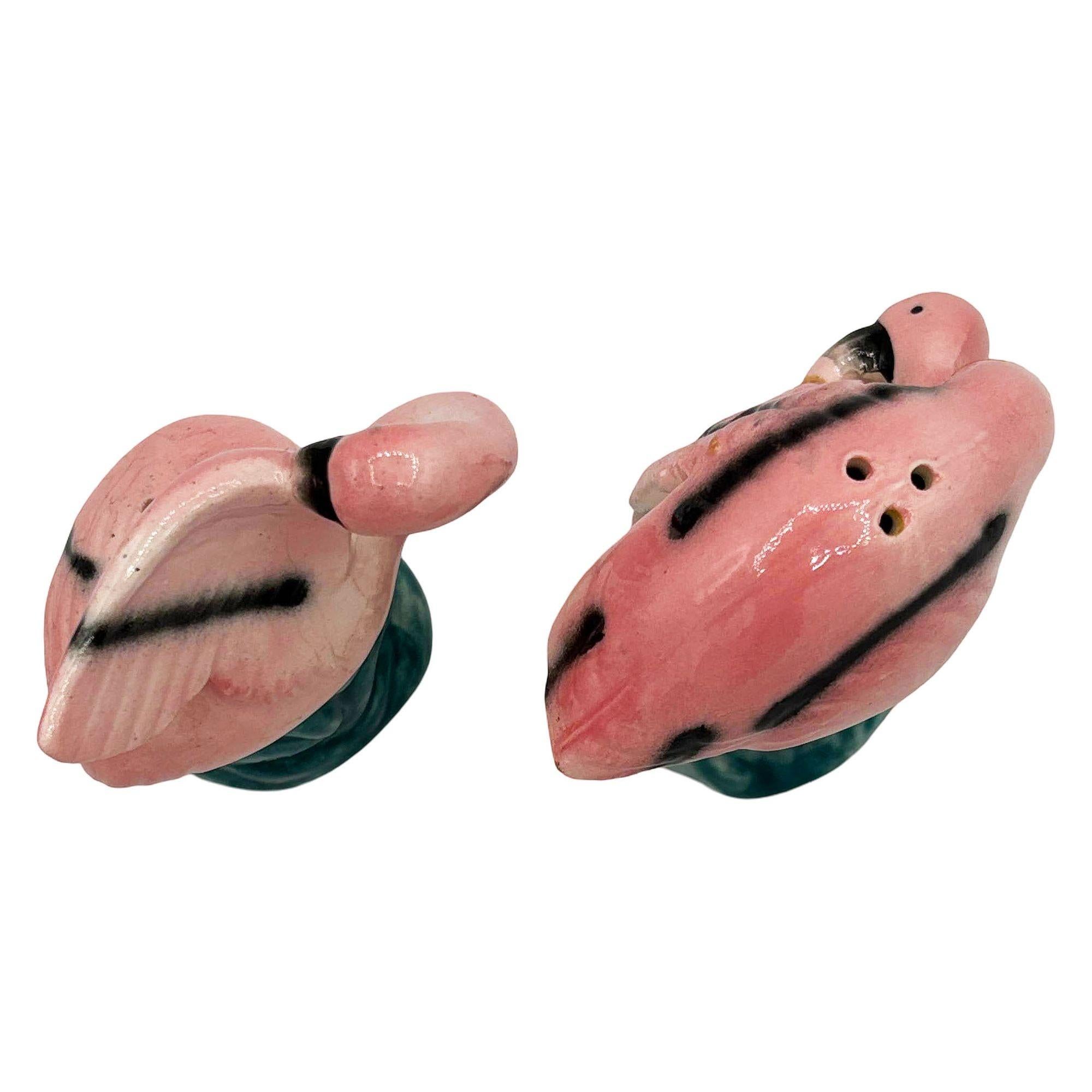 Mid-century Light Pink Flamingo Tropical Leaf Keramik Salz- und Pfefferstreuer Set (Moderne der Mitte des Jahrhunderts) im Angebot