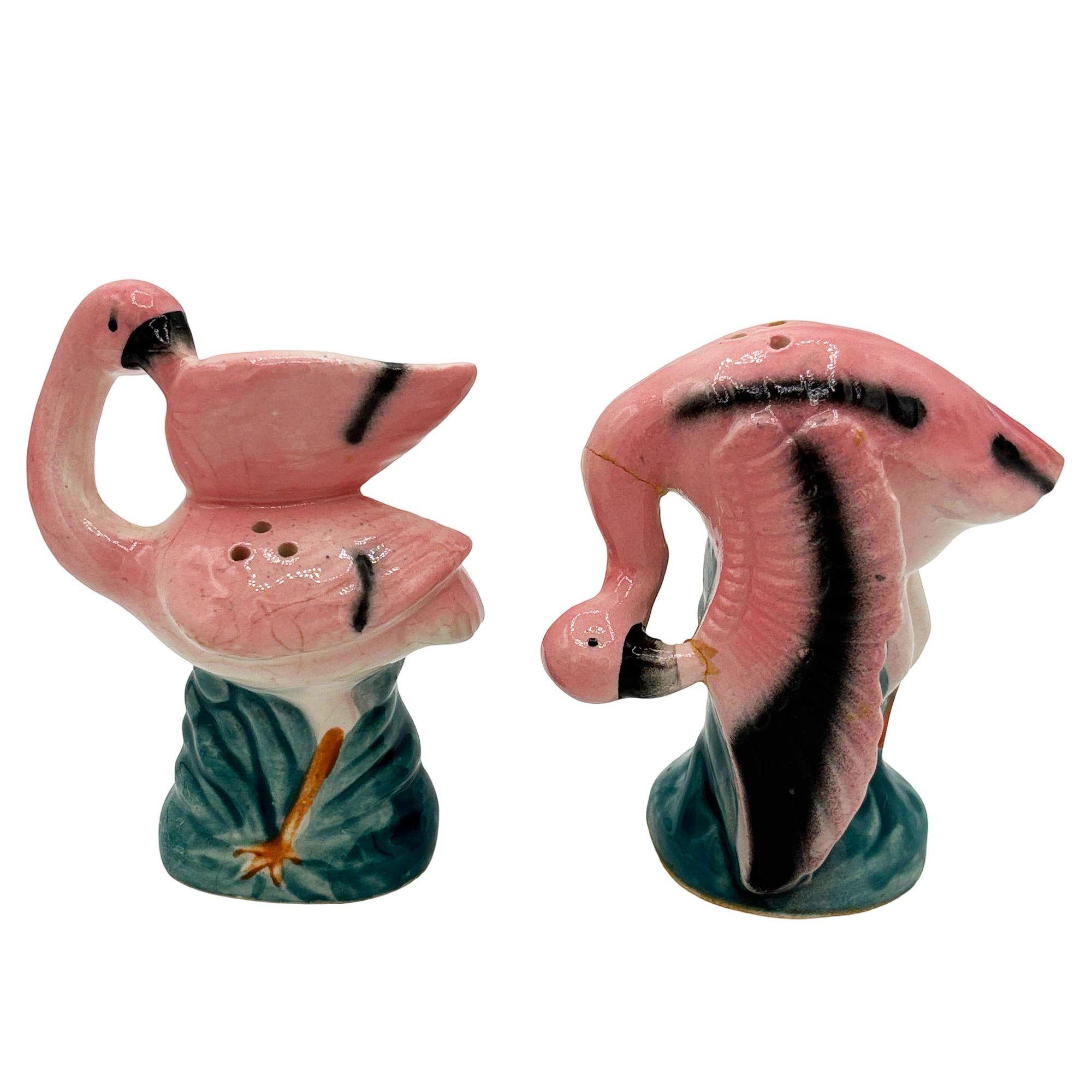 Mid-century Light Pink Flamingo Tropical Leaf Keramik Salz- und Pfefferstreuer Set (amerikanisch) im Angebot