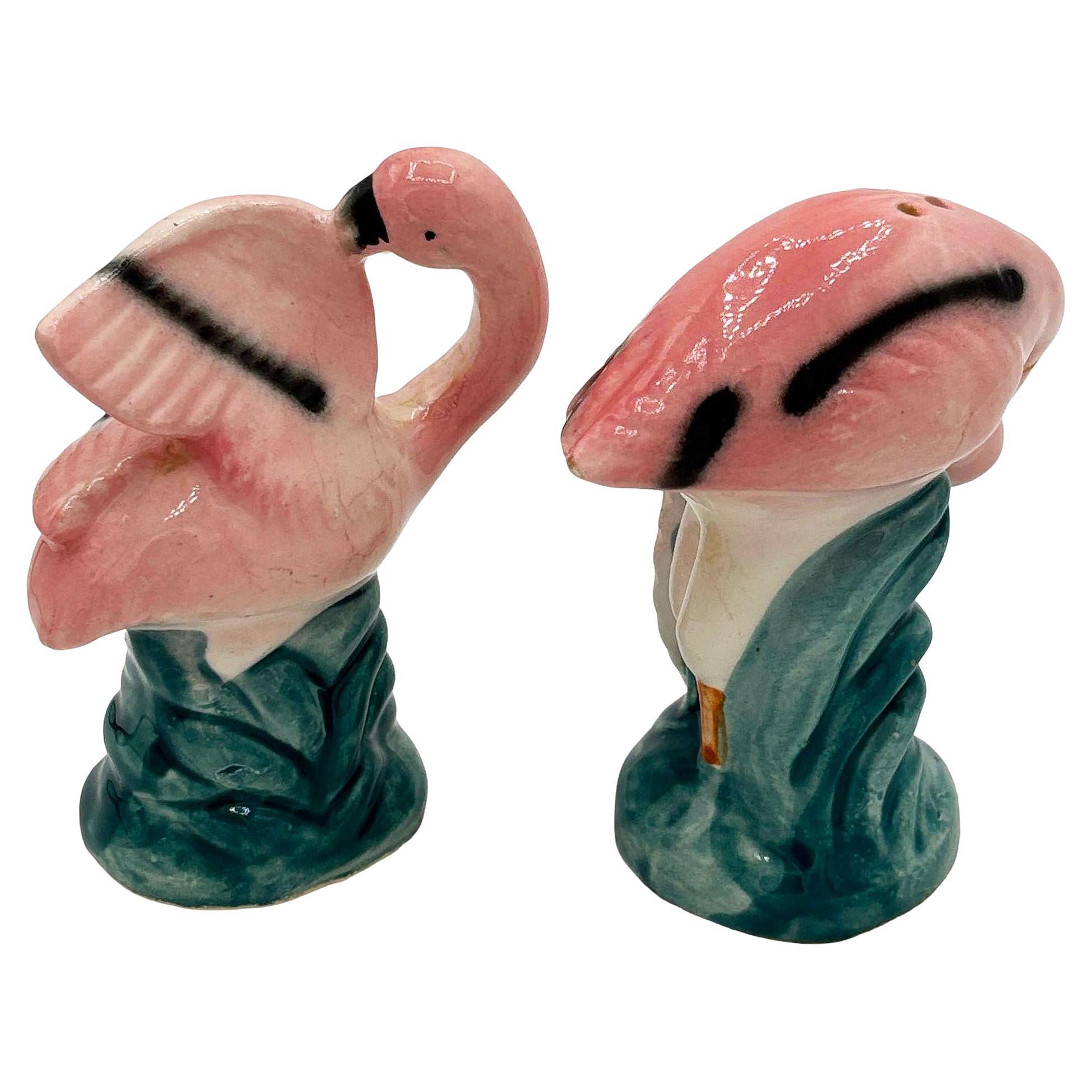 Set de salières et poivrières en céramique rose pâle du milieu du siècle avec flamants roses et feuilles tropicales