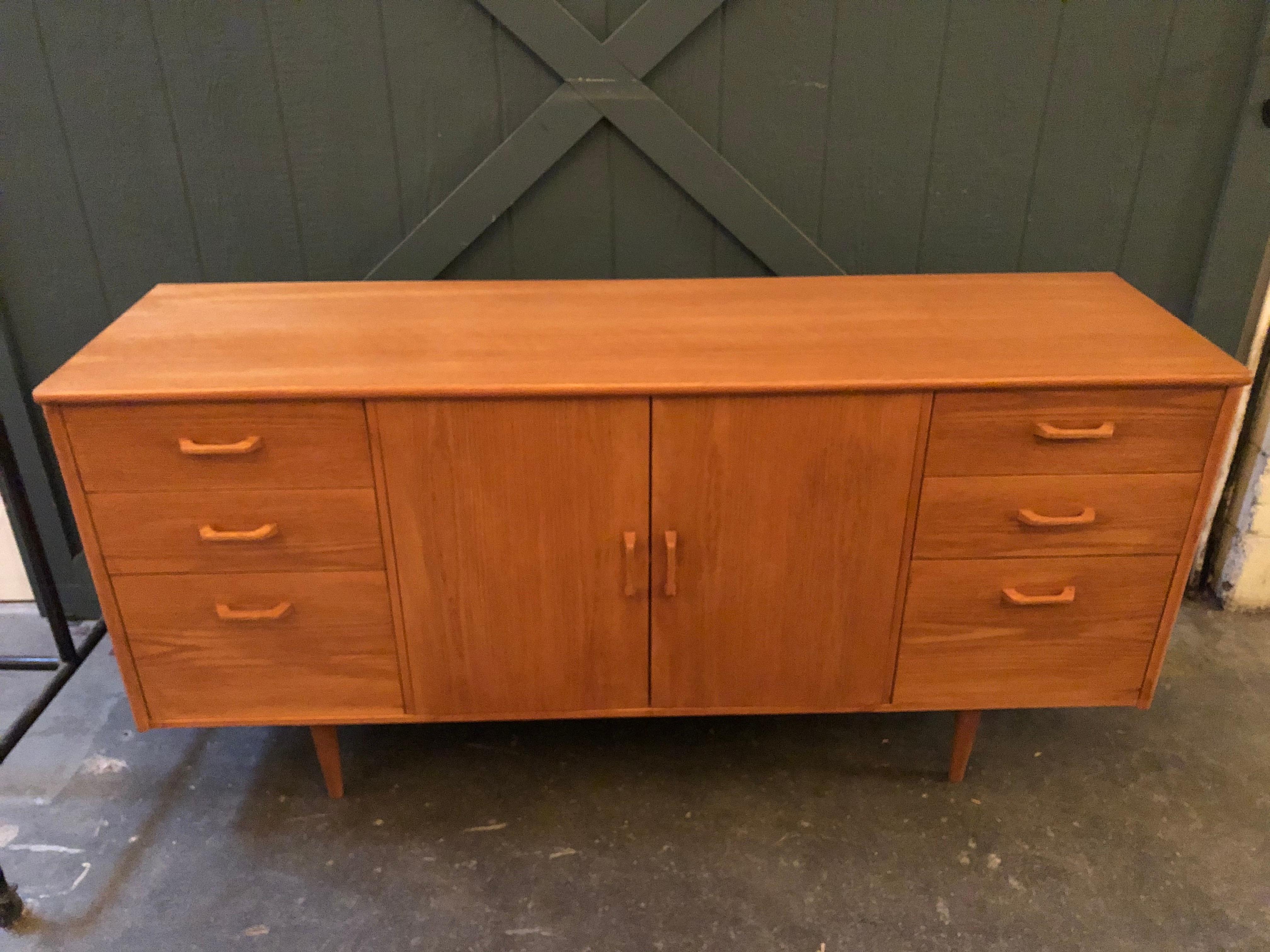 Midcentury Light Wood Credenza In Good Condition In Los Angeles, CA