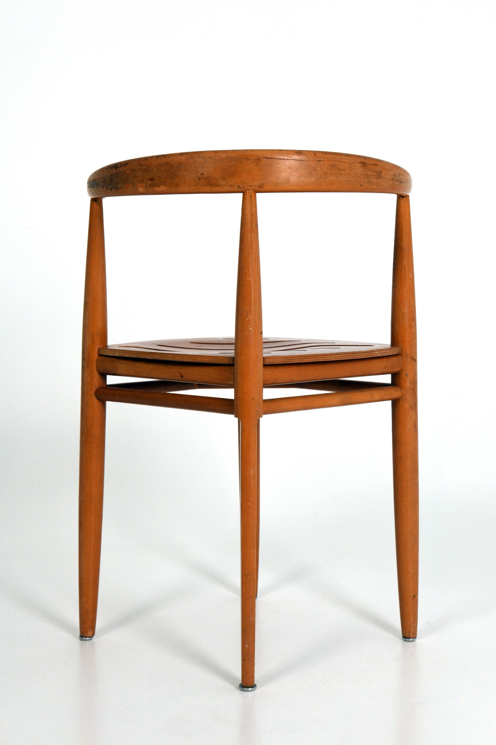 A mid-century corner/dining chair 'Lilla Carmen' which is designed by Jack Ränge in 1956 for Gemla Dio of Sweden. The chair is made of solid beech with a plywood seat veneered with teak which is cut out with small openings. The middle opening has