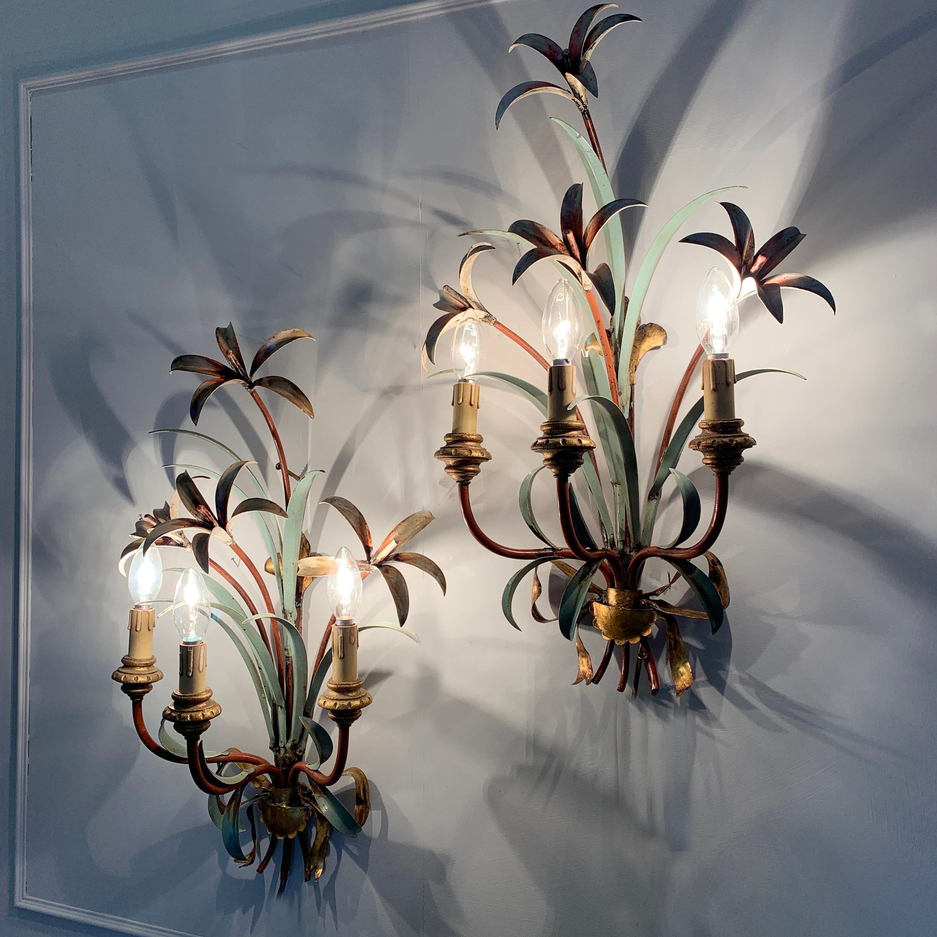 Midcentury Lily Flower Tole Wall Lights, 1950s In Good Condition In Hastings, GB