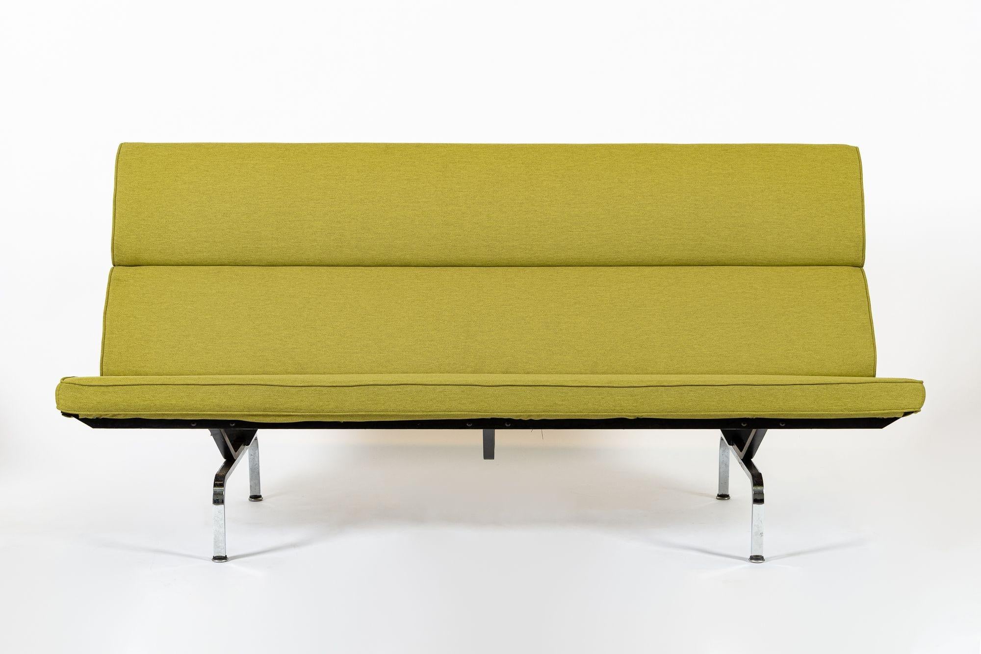 Mid Century Lime Green Sofa Compact by Eames for Herman Miller, 1970s (Moderne der Mitte des Jahrhunderts) im Angebot