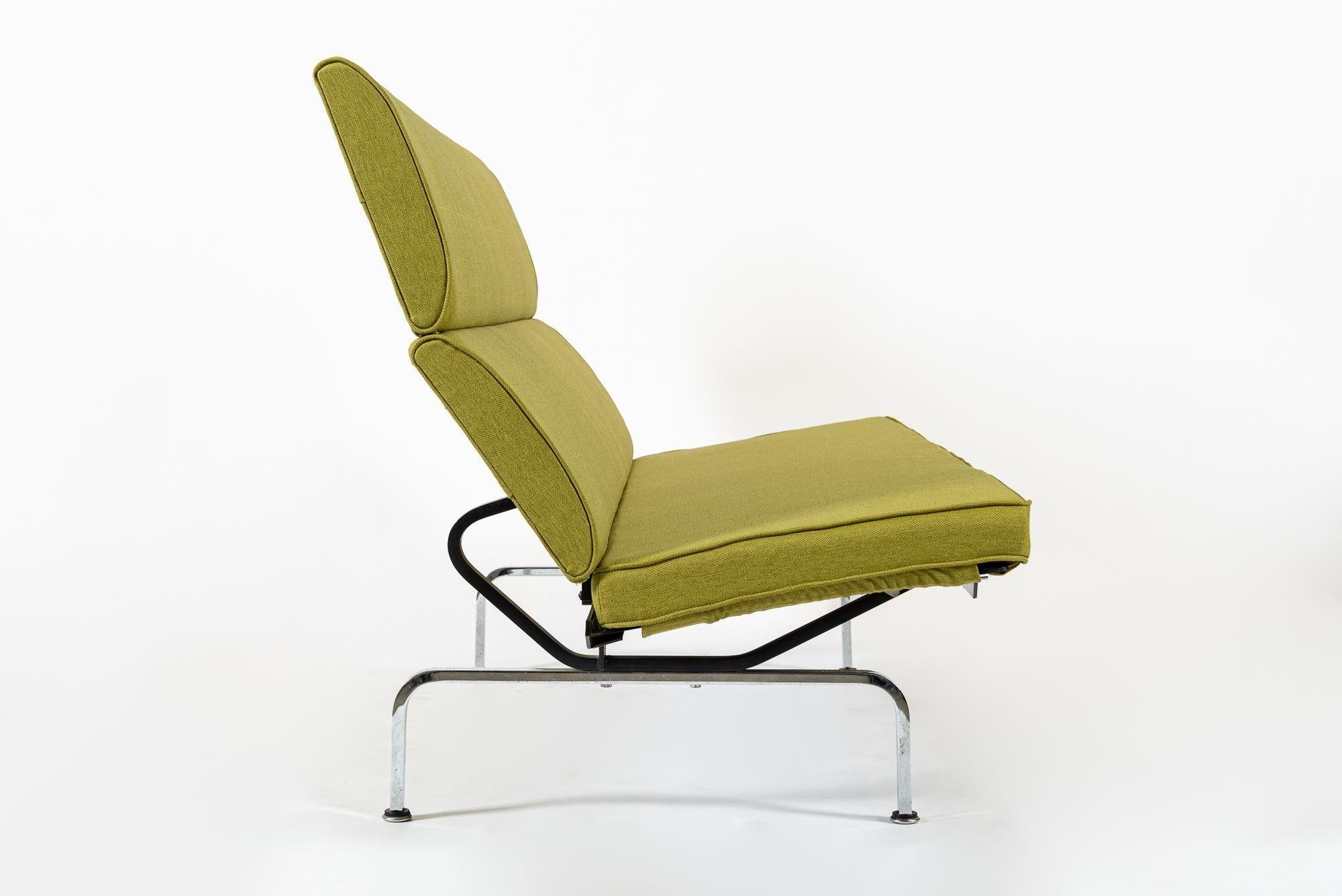 Mid Century Lime Green Sofa Compact by Eames for Herman Miller, 1970s im Zustand „Gut“ im Angebot in Detroit, MI