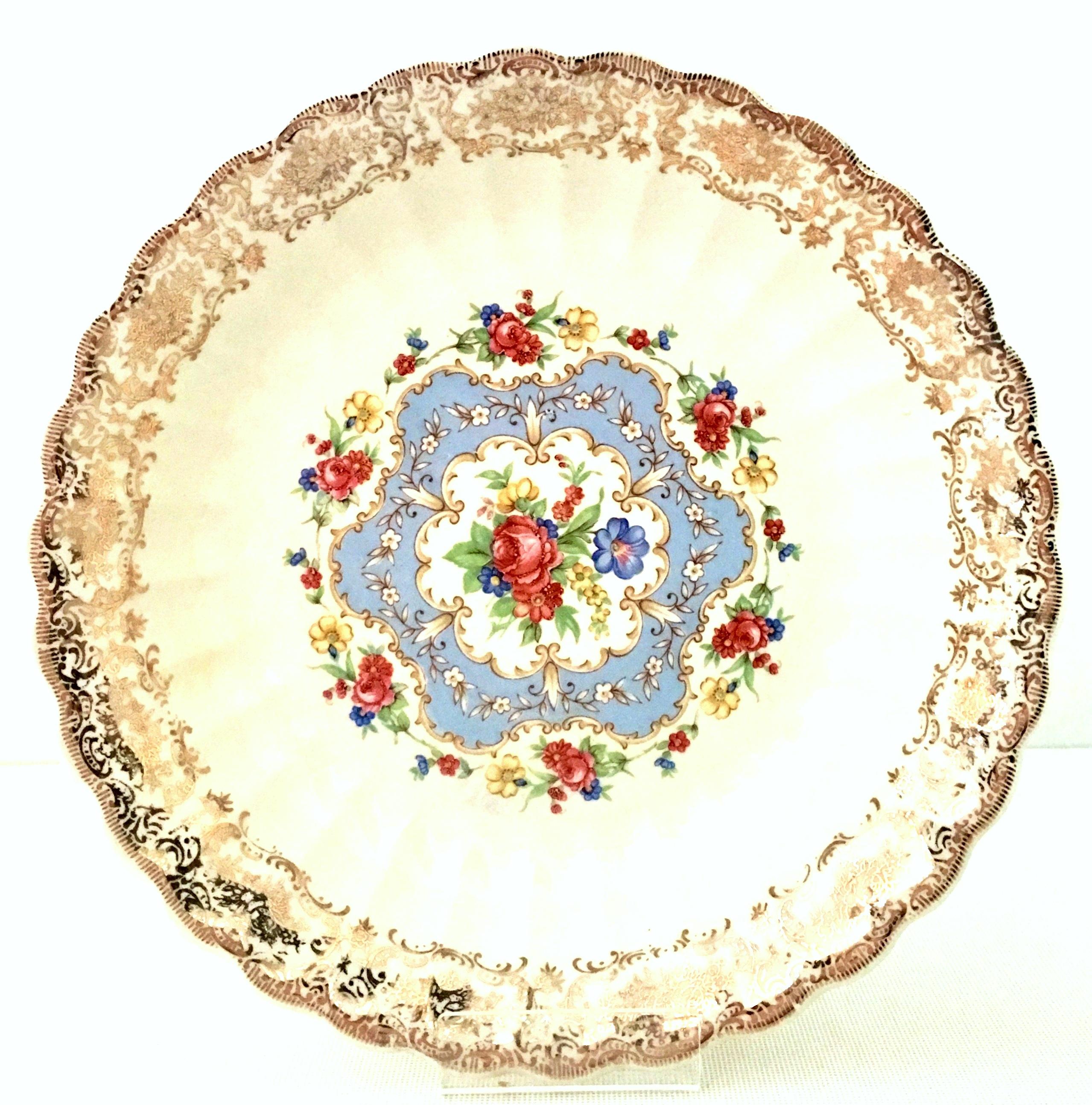 Mid-Century Limoges made in the USA ceramic and 22-karat gold gilt American dinnerware set of 25 pieces in the 
