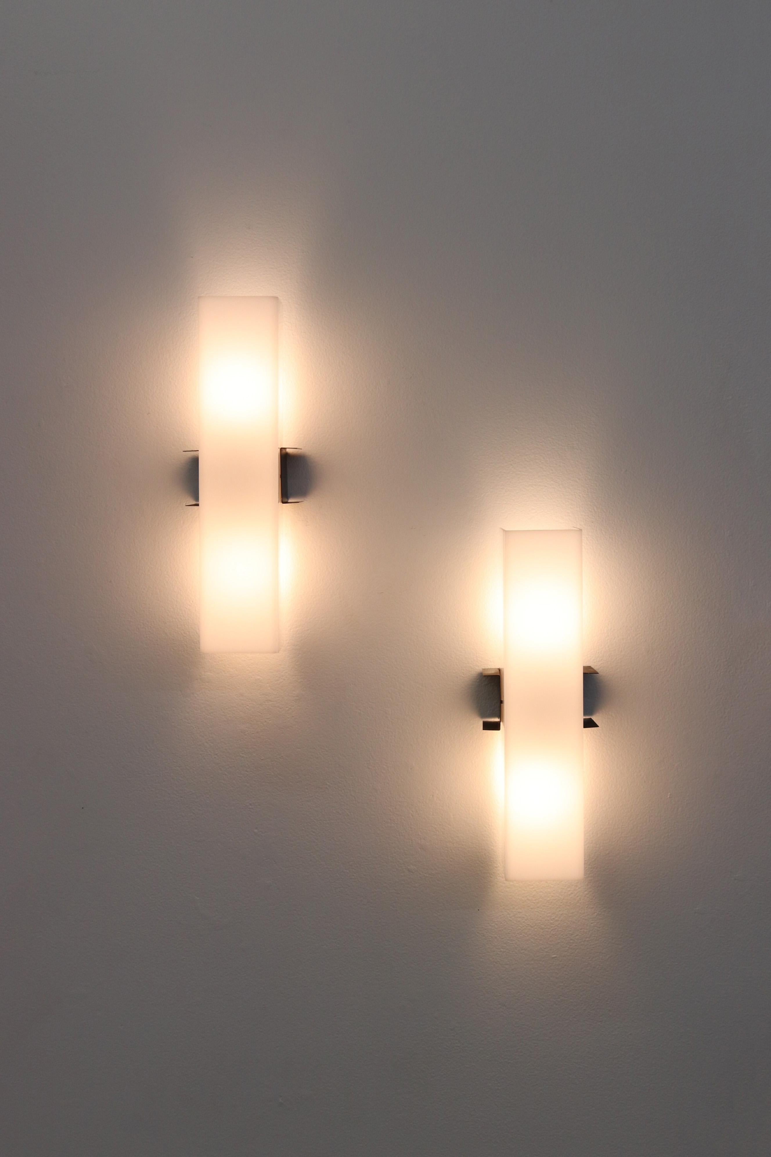 Mid-20th Century Mid-Century Linear Acrylic and Enameled Metal Sconce