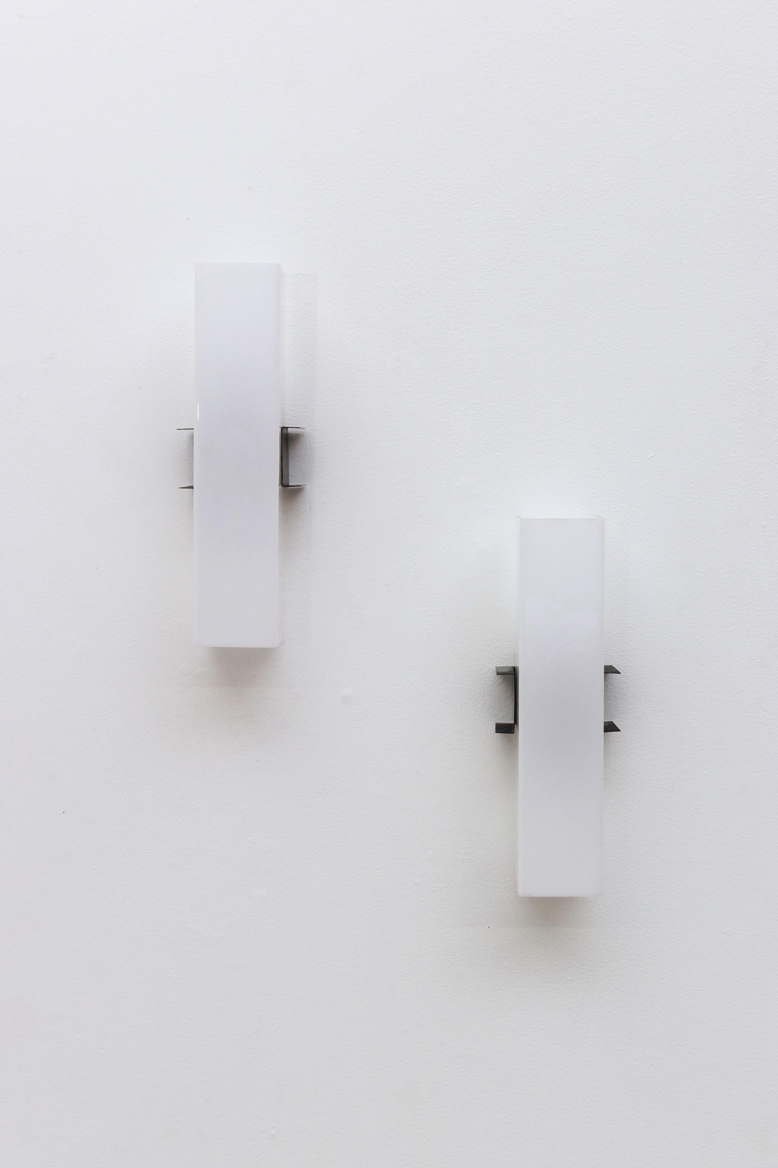 Mid-Century Linear Acrylic and Enameled Metal Sconce 1
