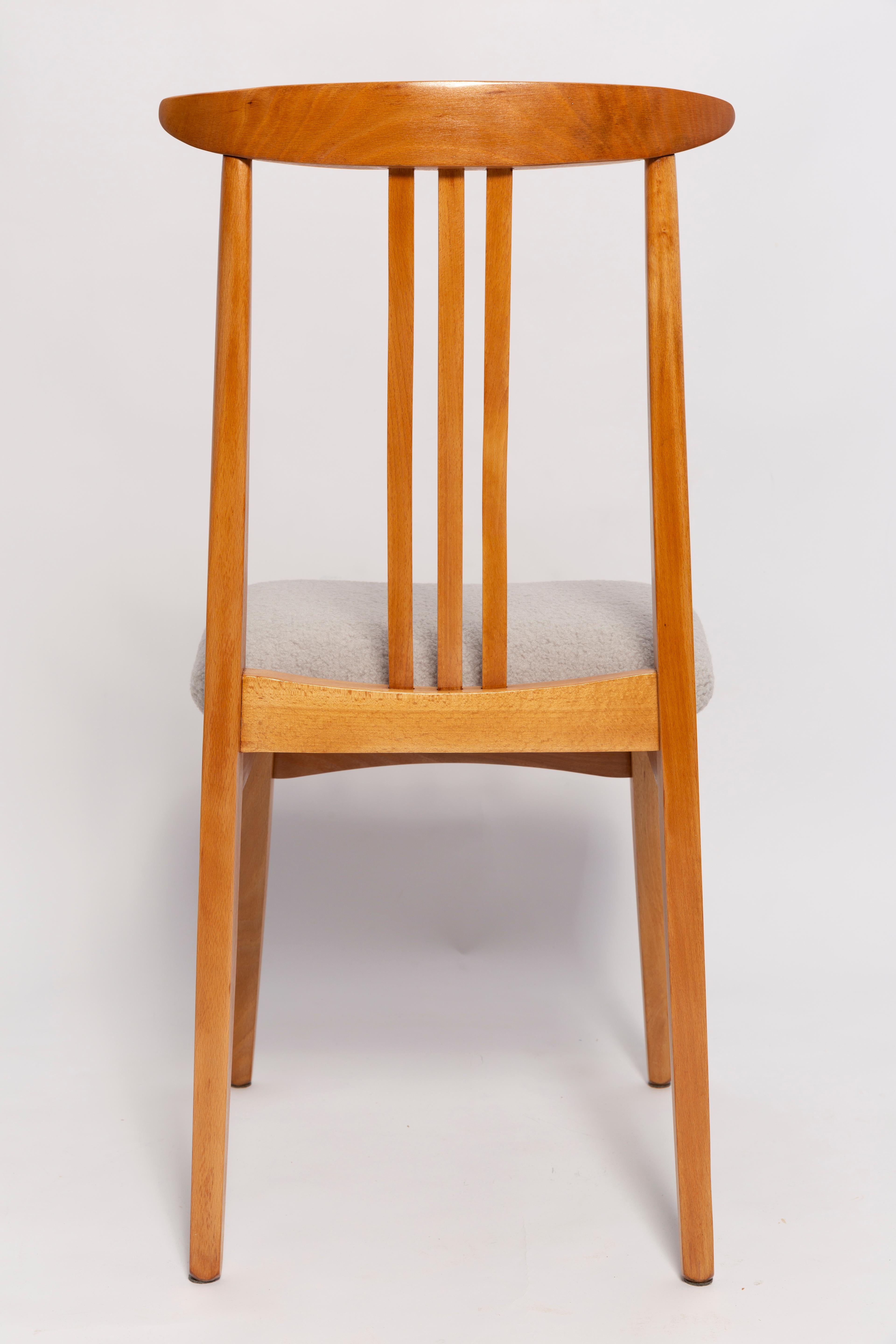 Mid-Century Linen Boucle Chair, Light Wood, by M. Zielinski, Europe, 1960s In Excellent Condition For Sale In 05-080 Hornowek, PL