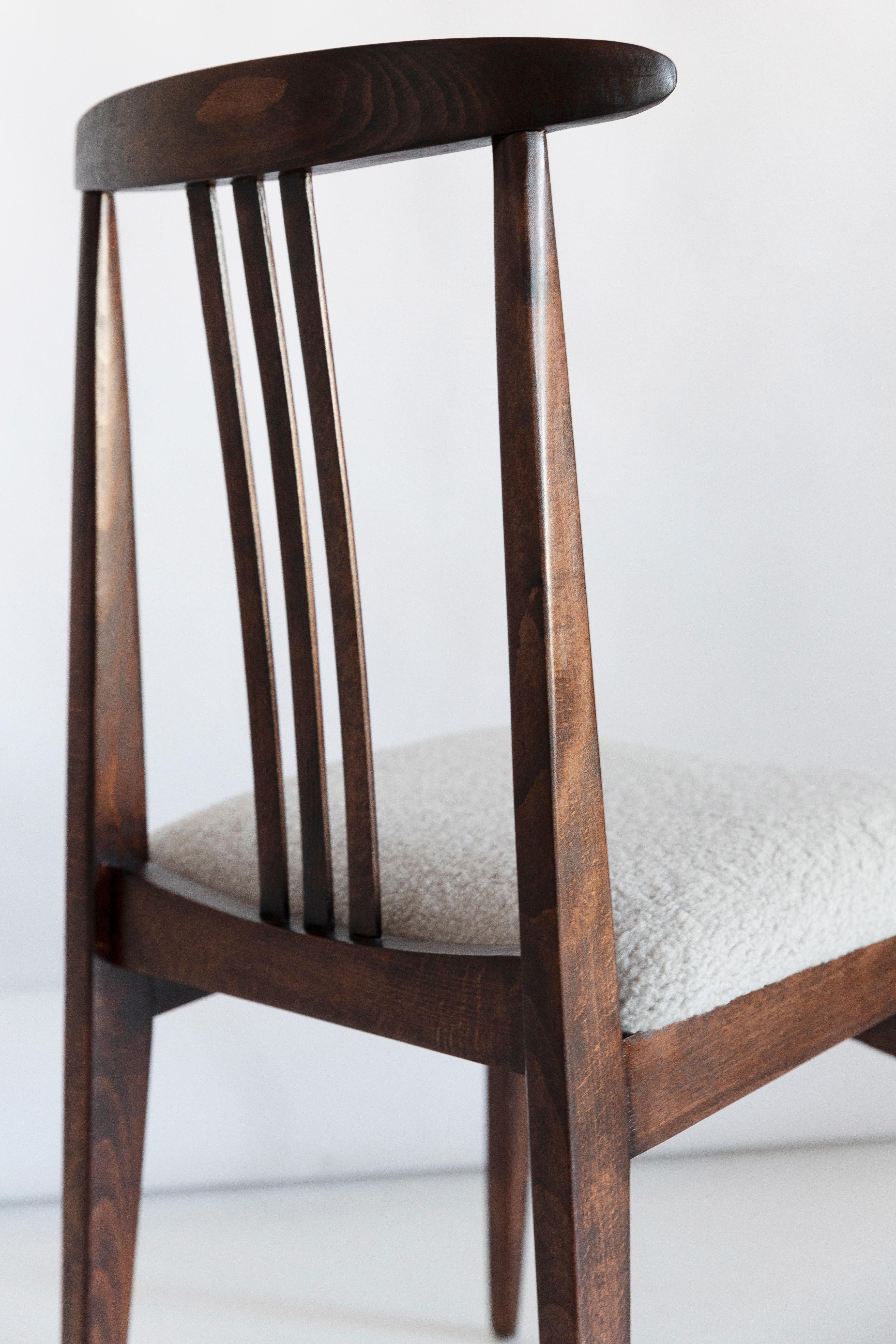 Polish Mid-Century Linen Boucle Chair, Walnut, Designed by M. Zielinski, Europe, 1960s For Sale