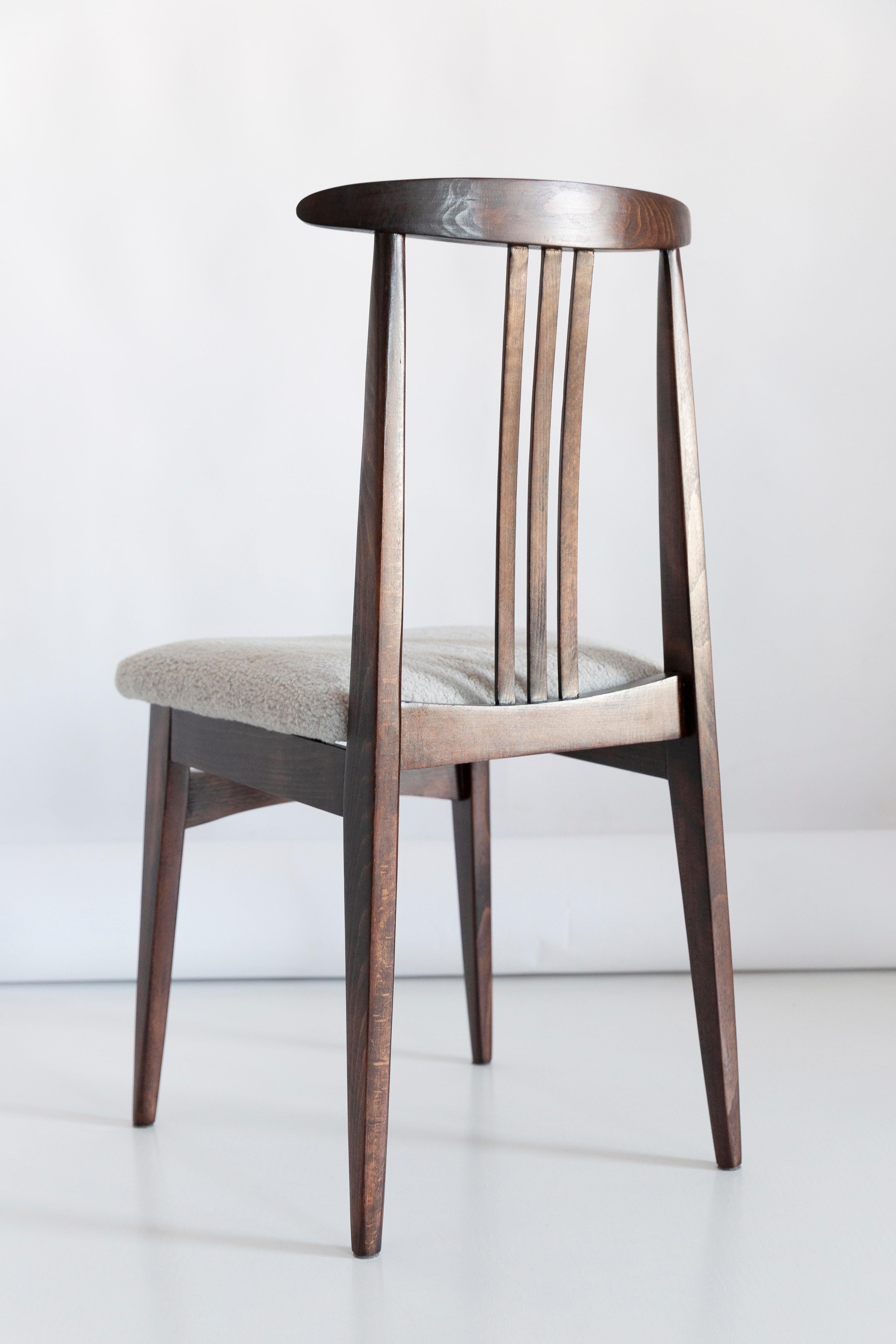 Fatto a mano Sedia Boucle in lino di metà secolo, noce, Design M. Zielinski, Europa, anni '60 in vendita