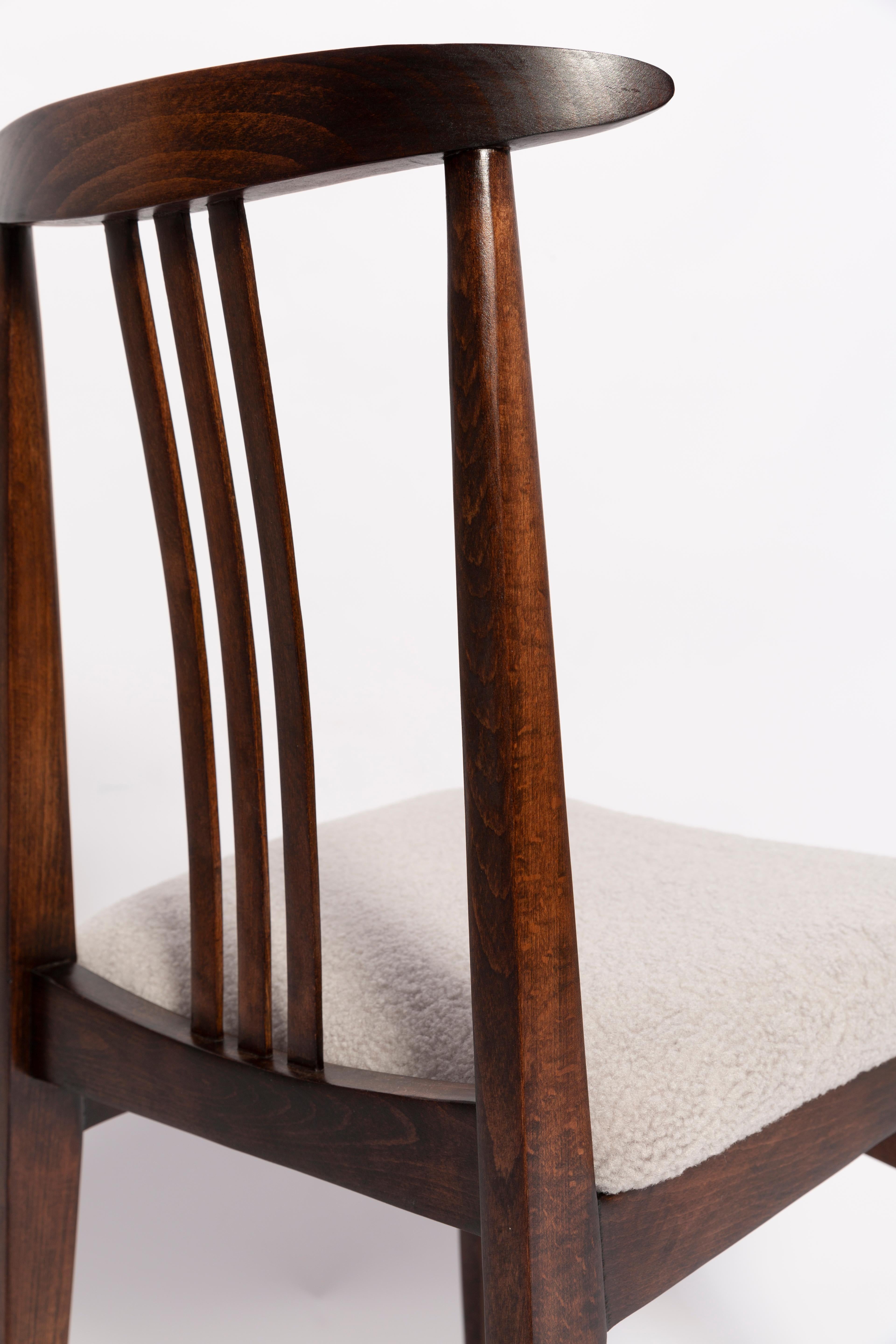 Mid-Century Linen Boucle Chair, Walnut, Designed by M. Zielinski, Europe, 1960s In Excellent Condition For Sale In 05-080 Hornowek, PL