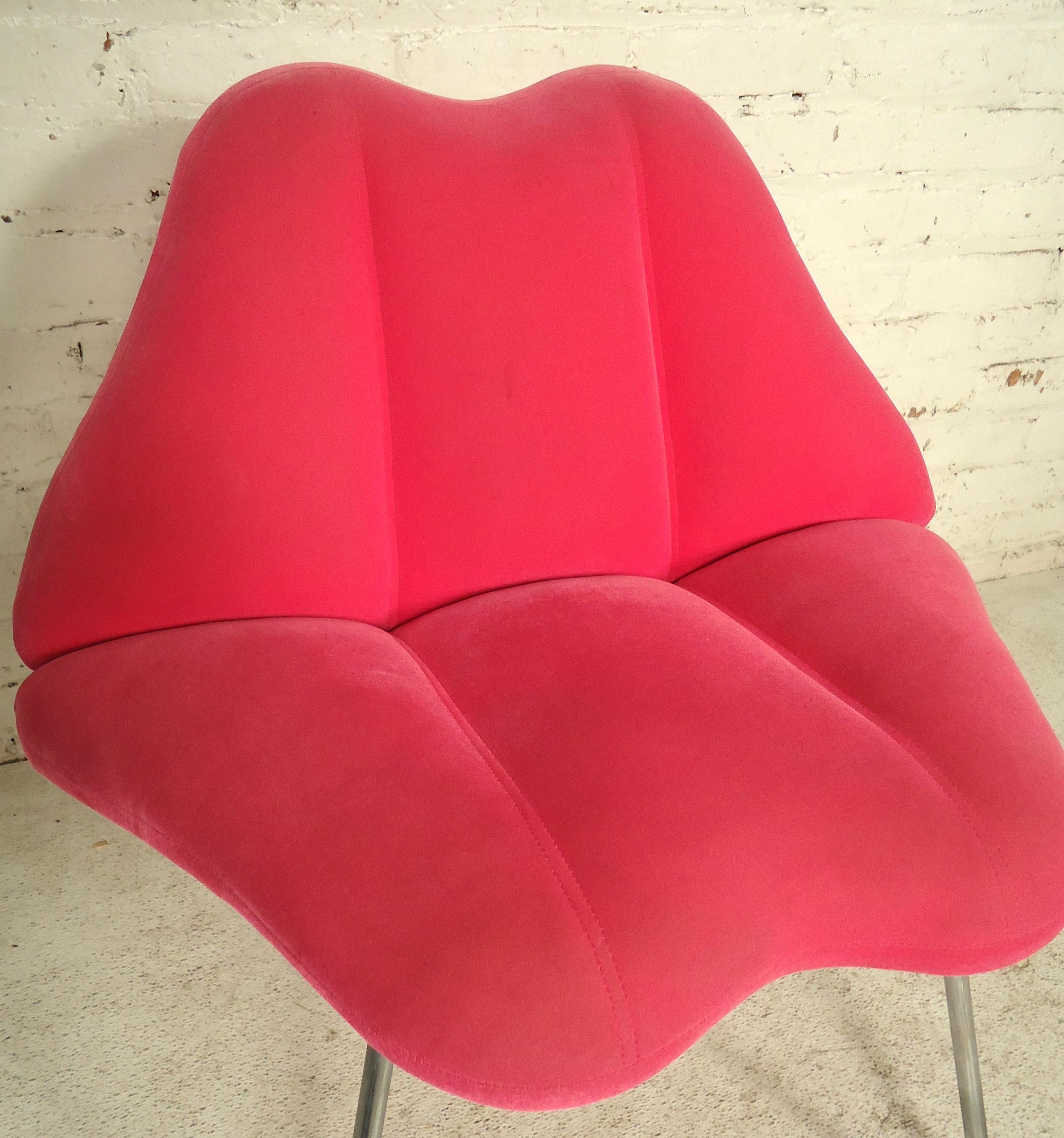 vintage lip chair