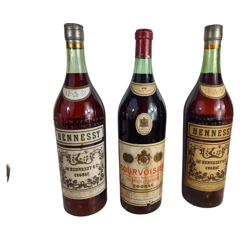 https://a.1stdibscdn.com/mid-century-liquor-wine-display-bottles-blown-glass-for-sale/f_9586/f_295600921657742434954/f_29560092_1657742436519_bg_processed.jpg?width=768
