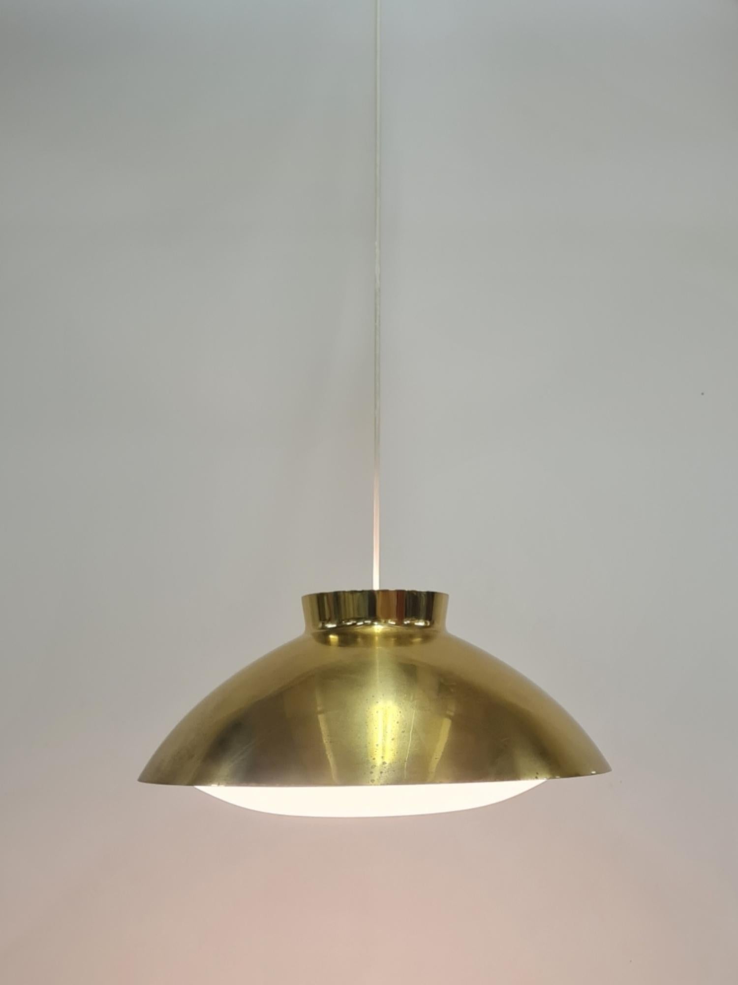 Mid-Century Lisa Johansson-Papé Brass Ceiling Pendant model 61-368, Orno 1950s For Sale 1