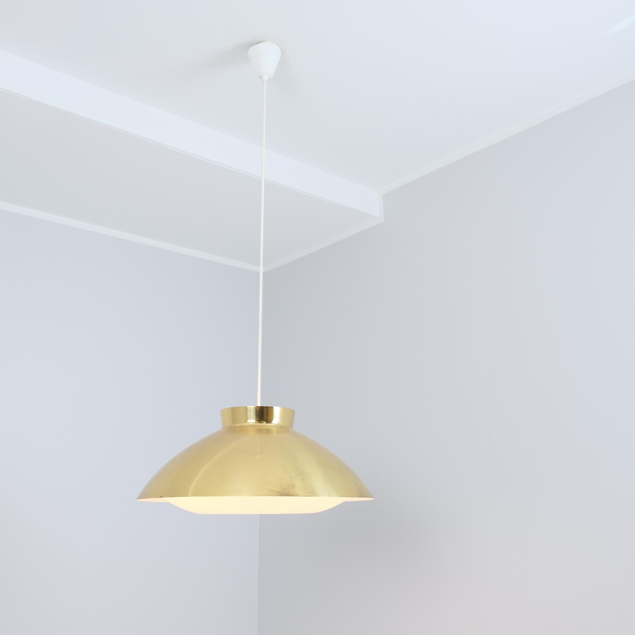 Ciondolo da soffitto in ottone Lisa Johansson-Papé modello 61-368, Orno 1950s In condizioni buone in vendita a Helsinki, FI