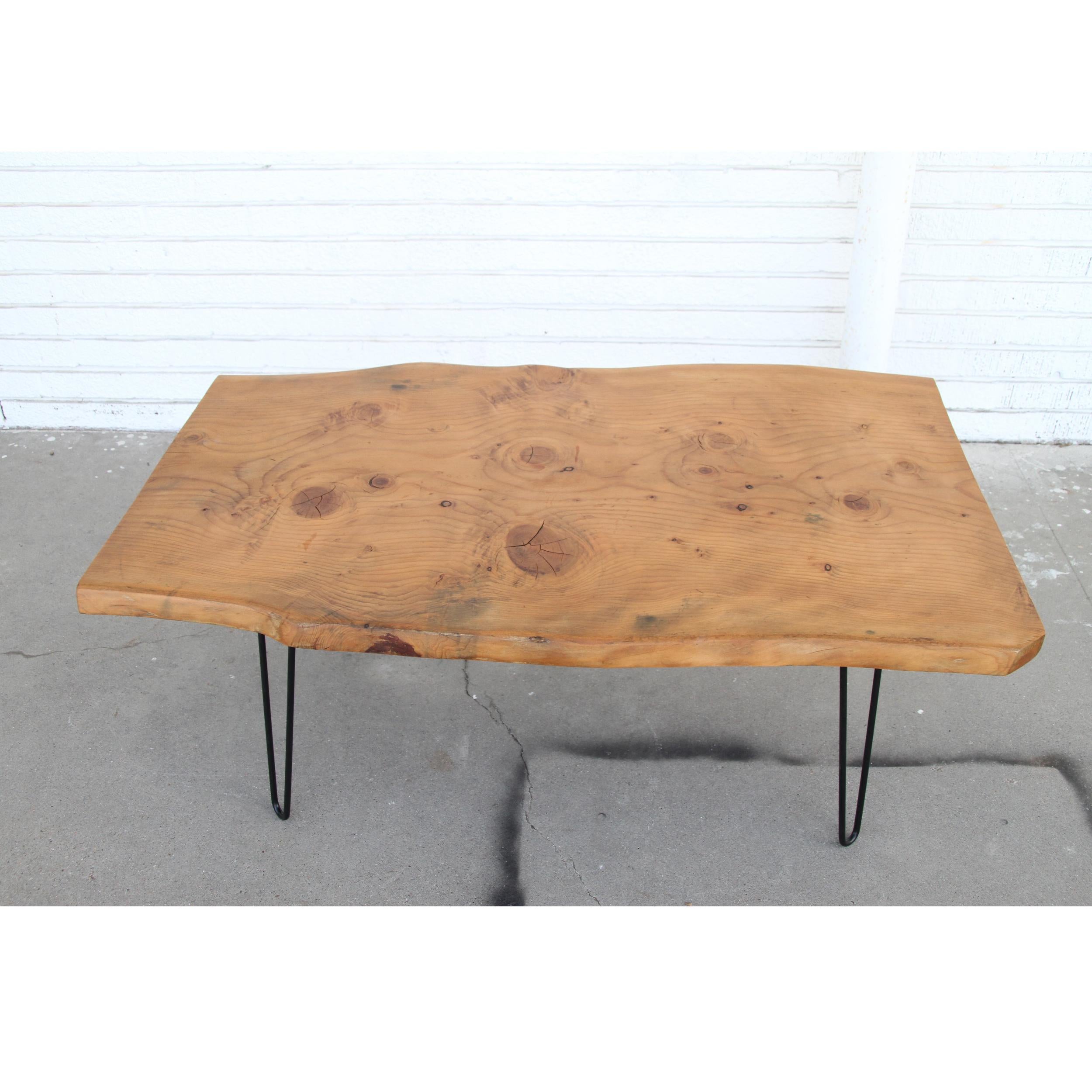 Table basse du milieu du siècle sur pieds en épingle à cheveux en vente 4