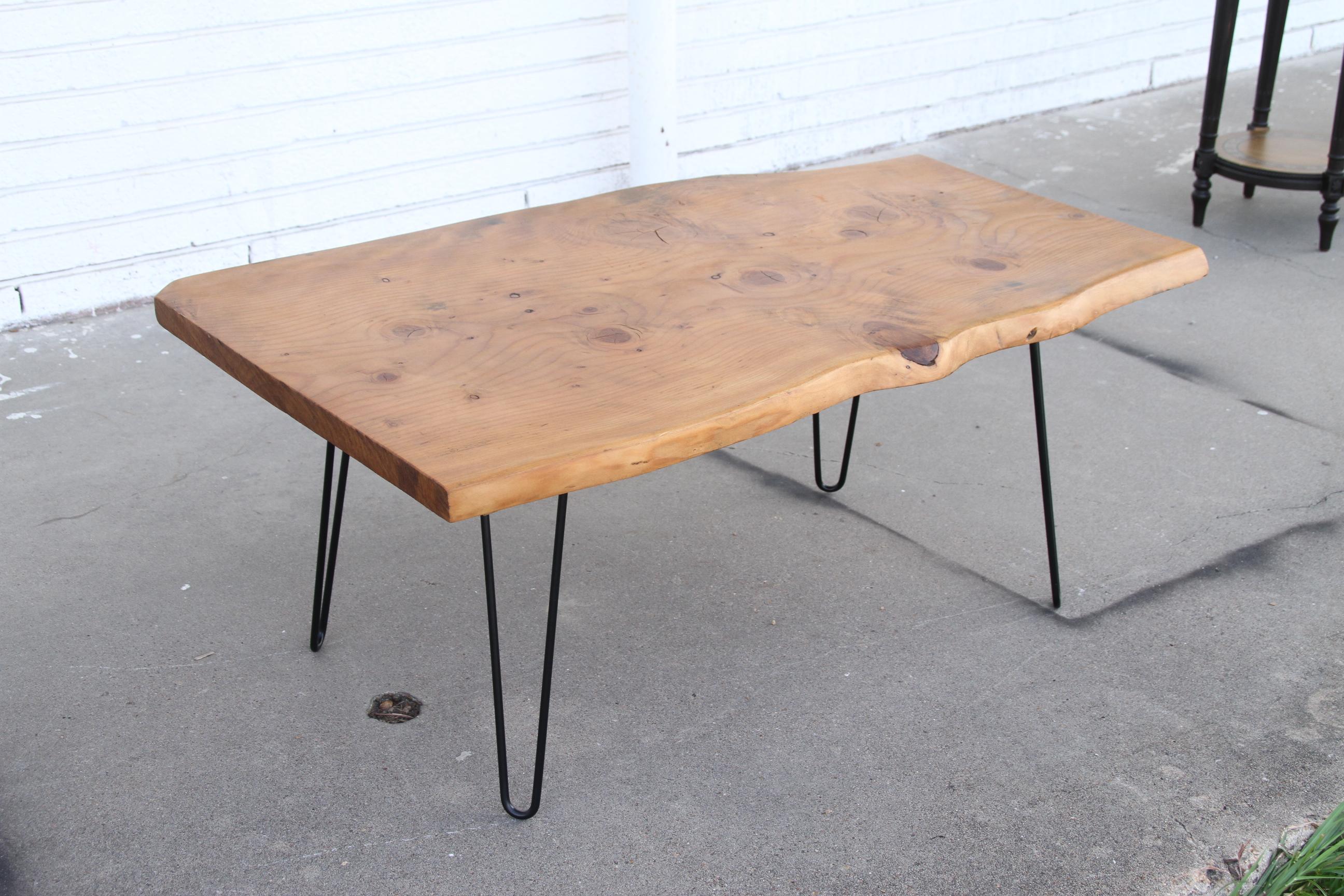 Mid Century Live Edge Coffee Table on Hair Pin Legs In Good Condition For Sale In Pasadena, TX