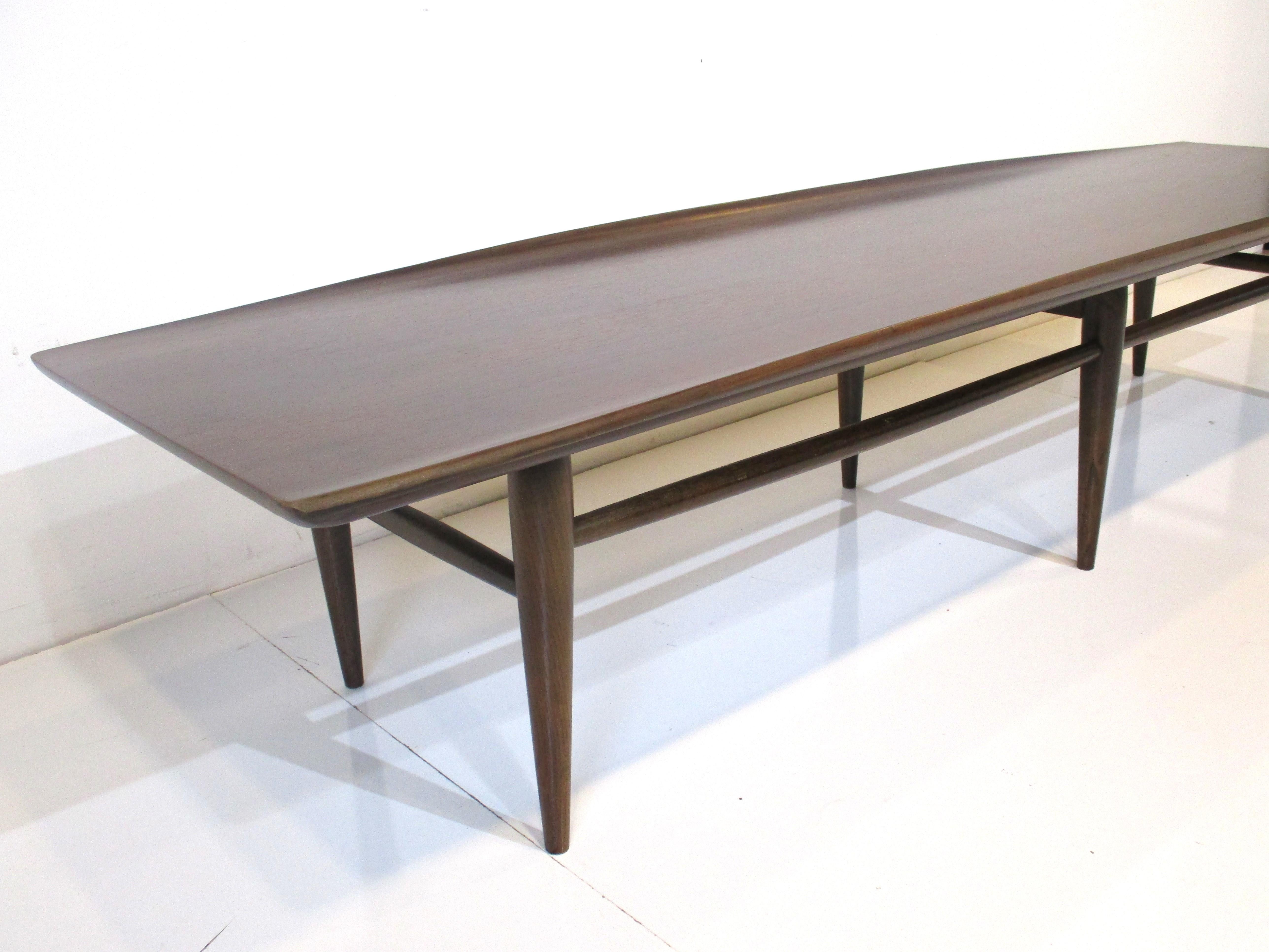Mid Century Long Coffee Table for Drexel / Lane In Good Condition In Cincinnati, OH