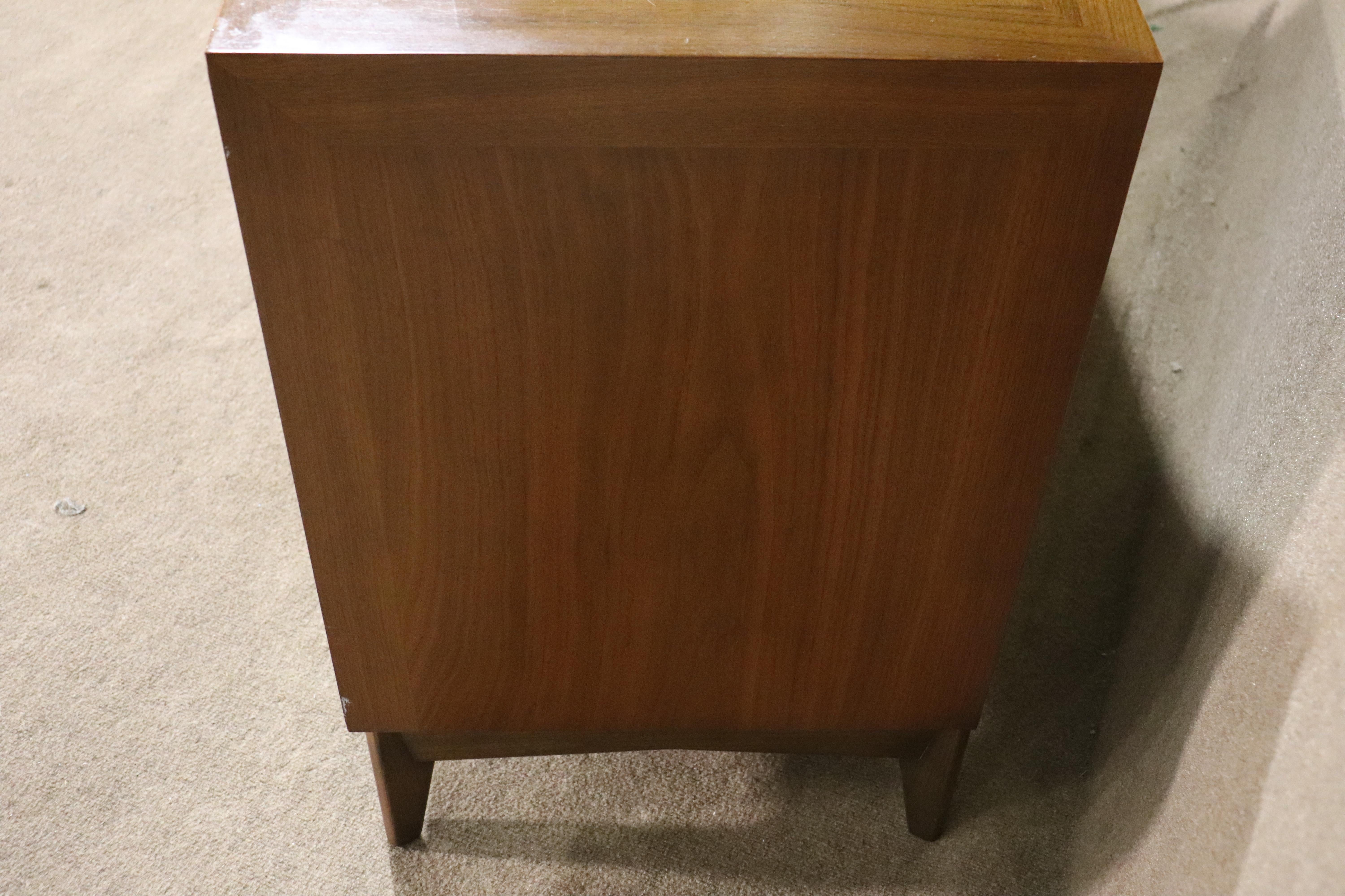 Mid-Century Long Dresser by Red Lion Furniture In Good Condition For Sale In Brooklyn, NY