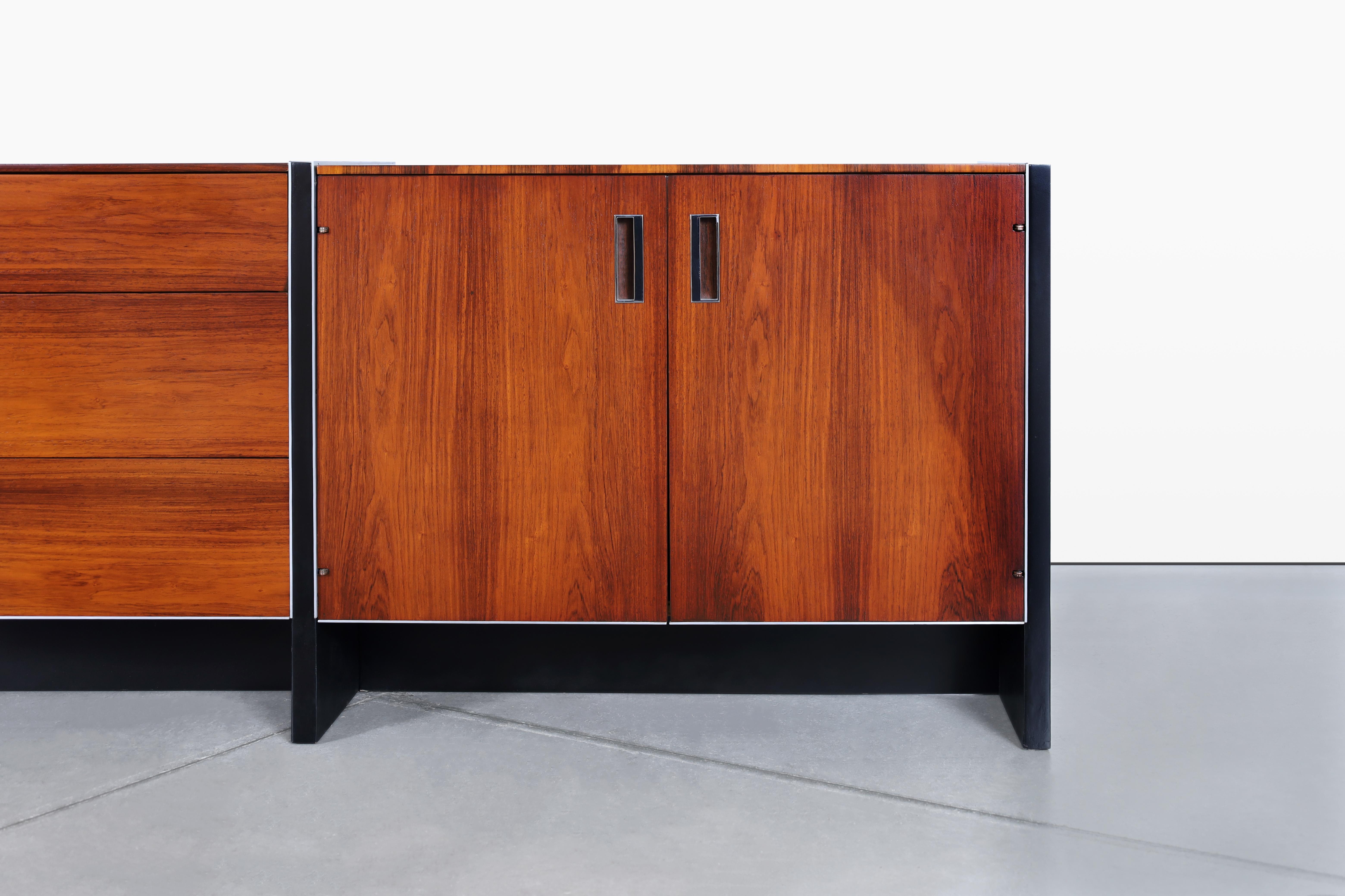 Mid-Century Long Rosewood Credenza by Robert Baron for Glenn of California For Sale 2