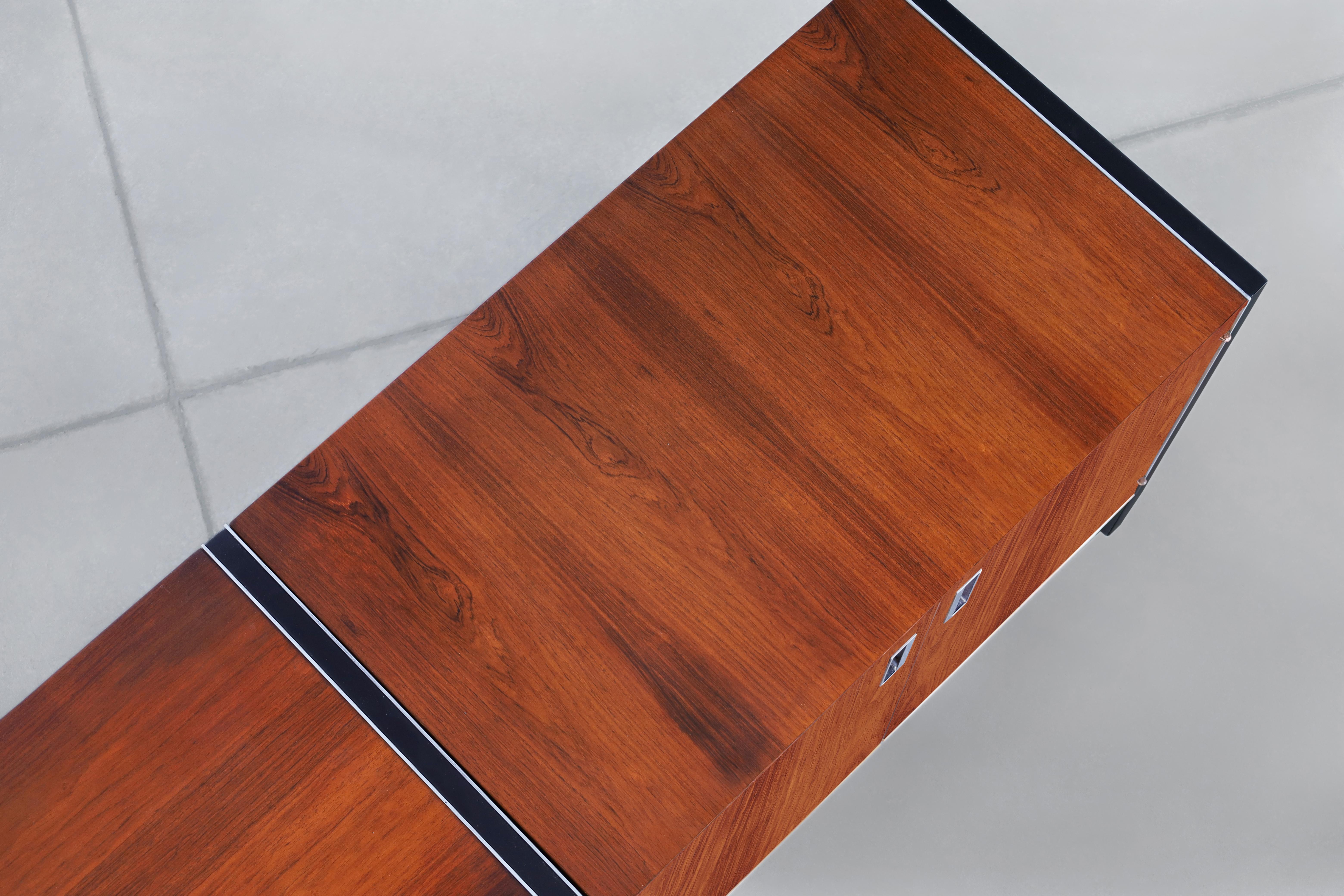 Mid-Century Long Rosewood Credenza by Robert Baron for Glenn of California For Sale 5