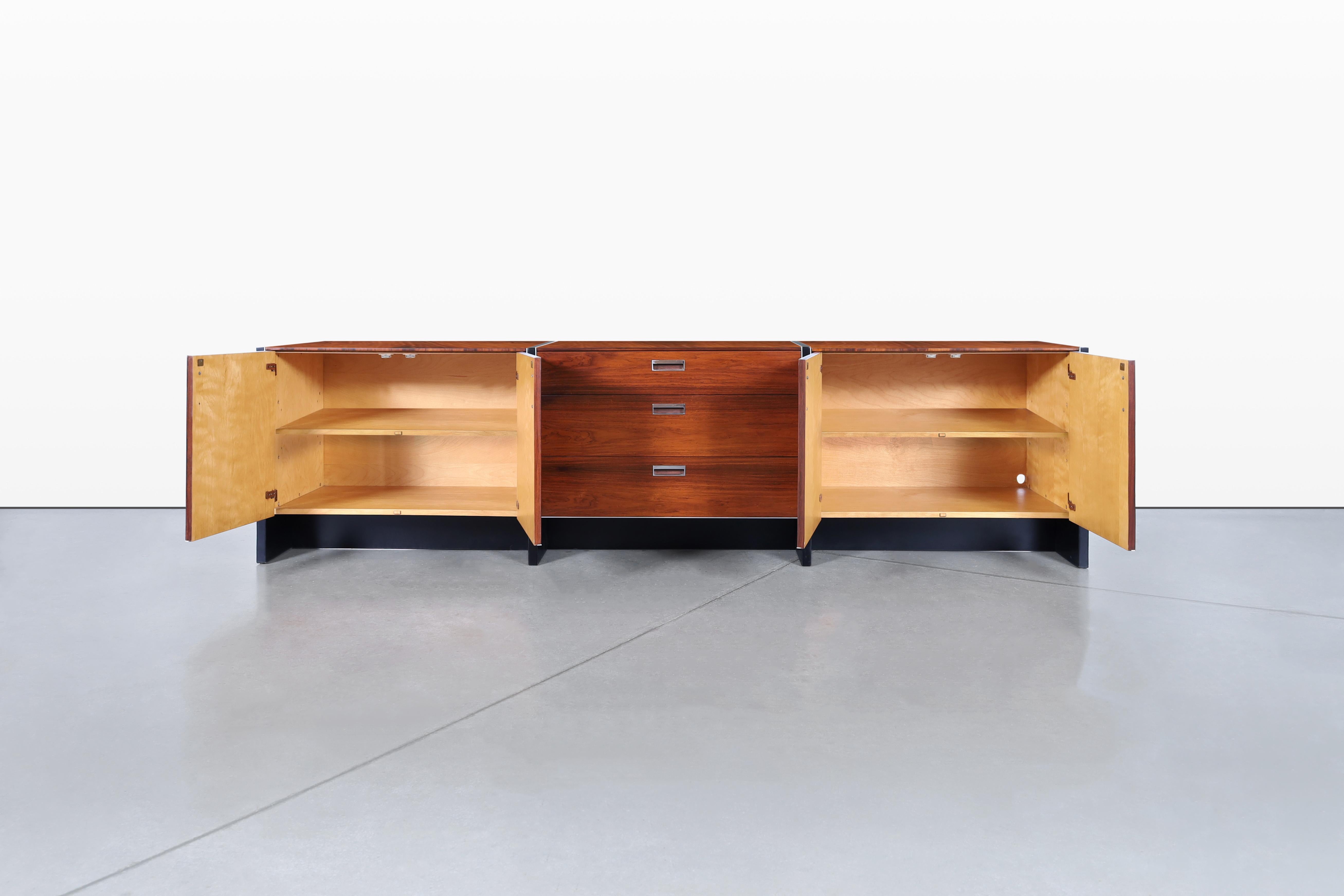 Mid-Century Long Rosewood Credenza by Robert Baron for Glenn of California For Sale 1