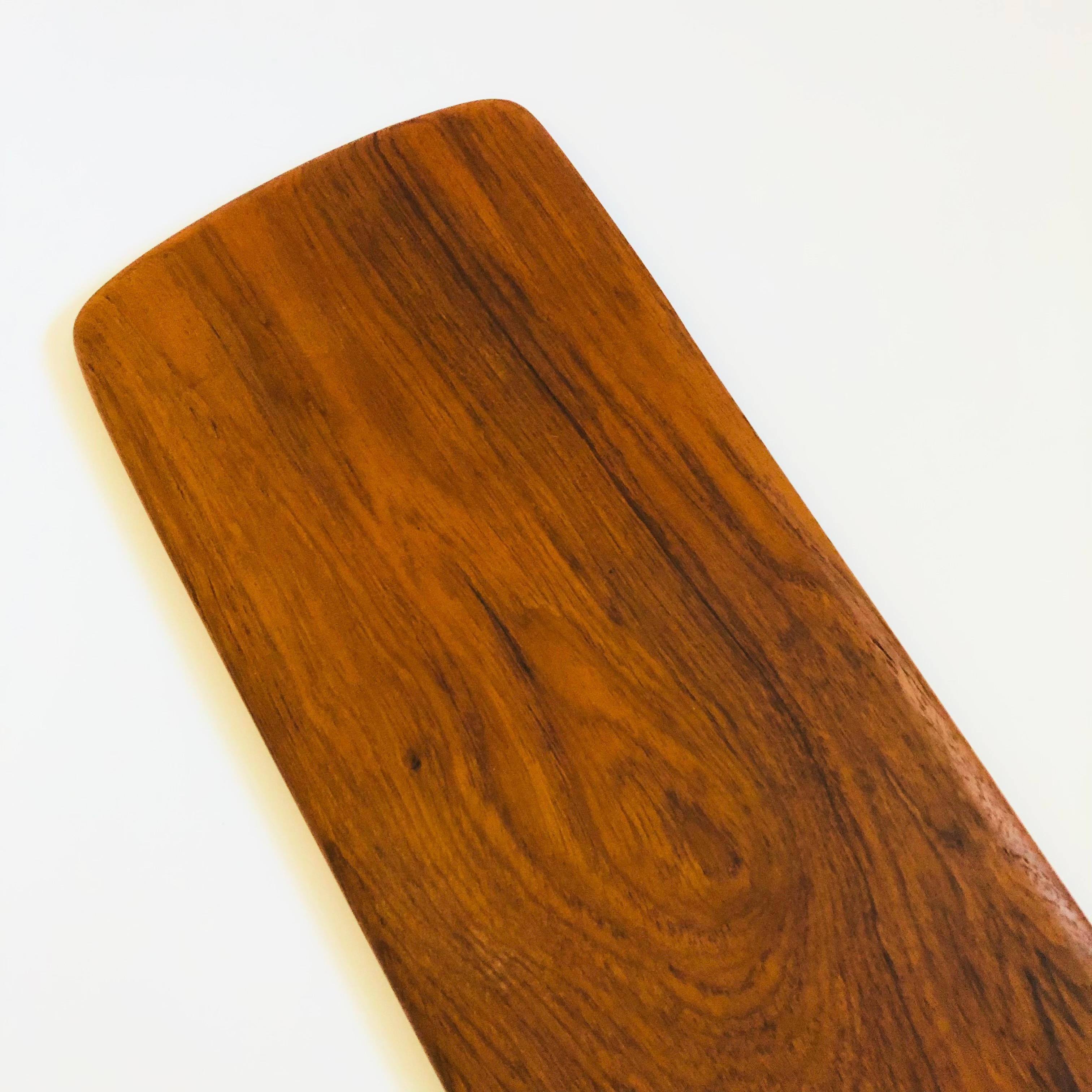 Tabla de cortar de pala larga de teca de mediados de siglo en Bueno estado para la venta en Fairfield, CA
