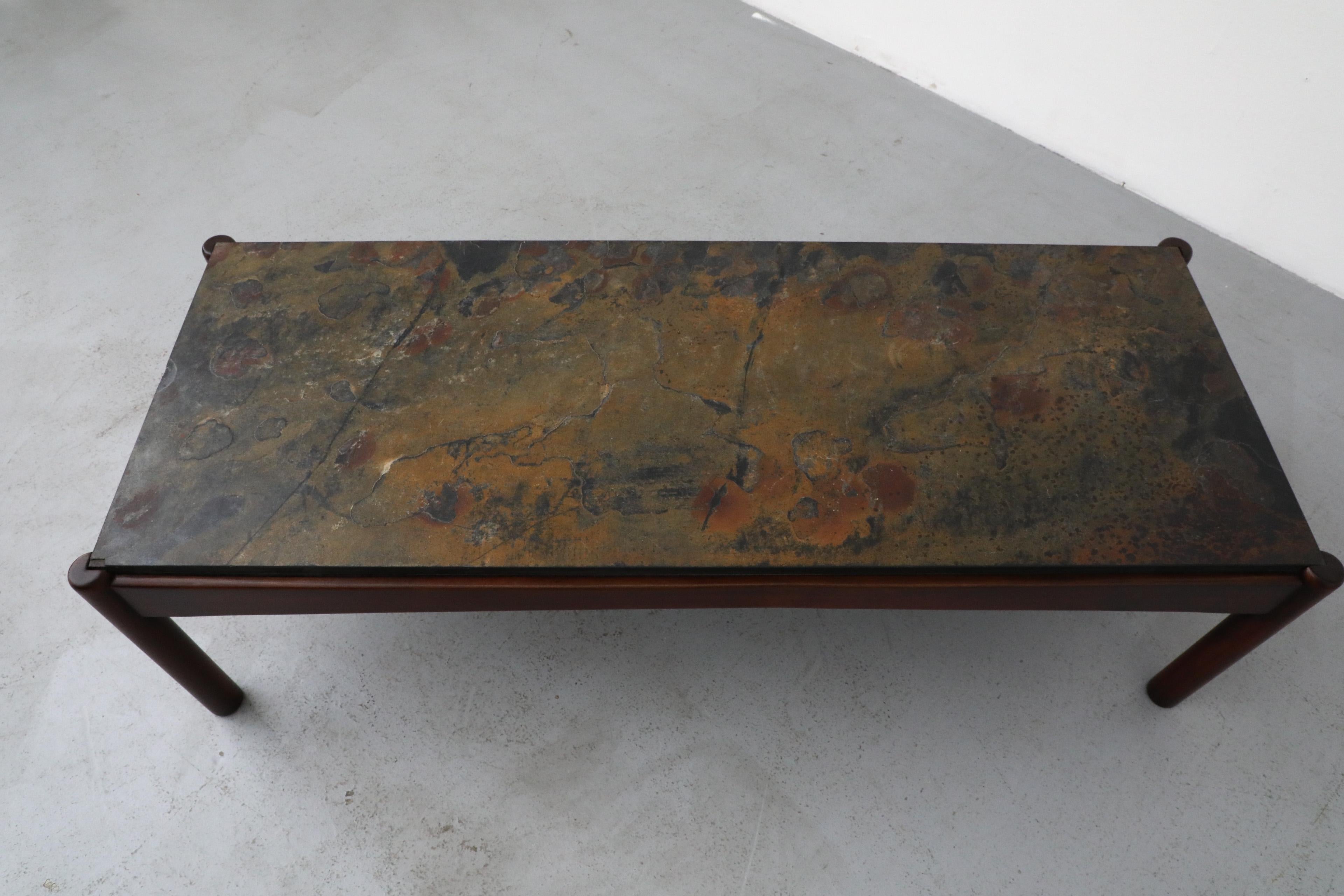 Table basse du milieu du siècle à long cadre en Wood Wood avec plateau en pierre encastré en vente 6