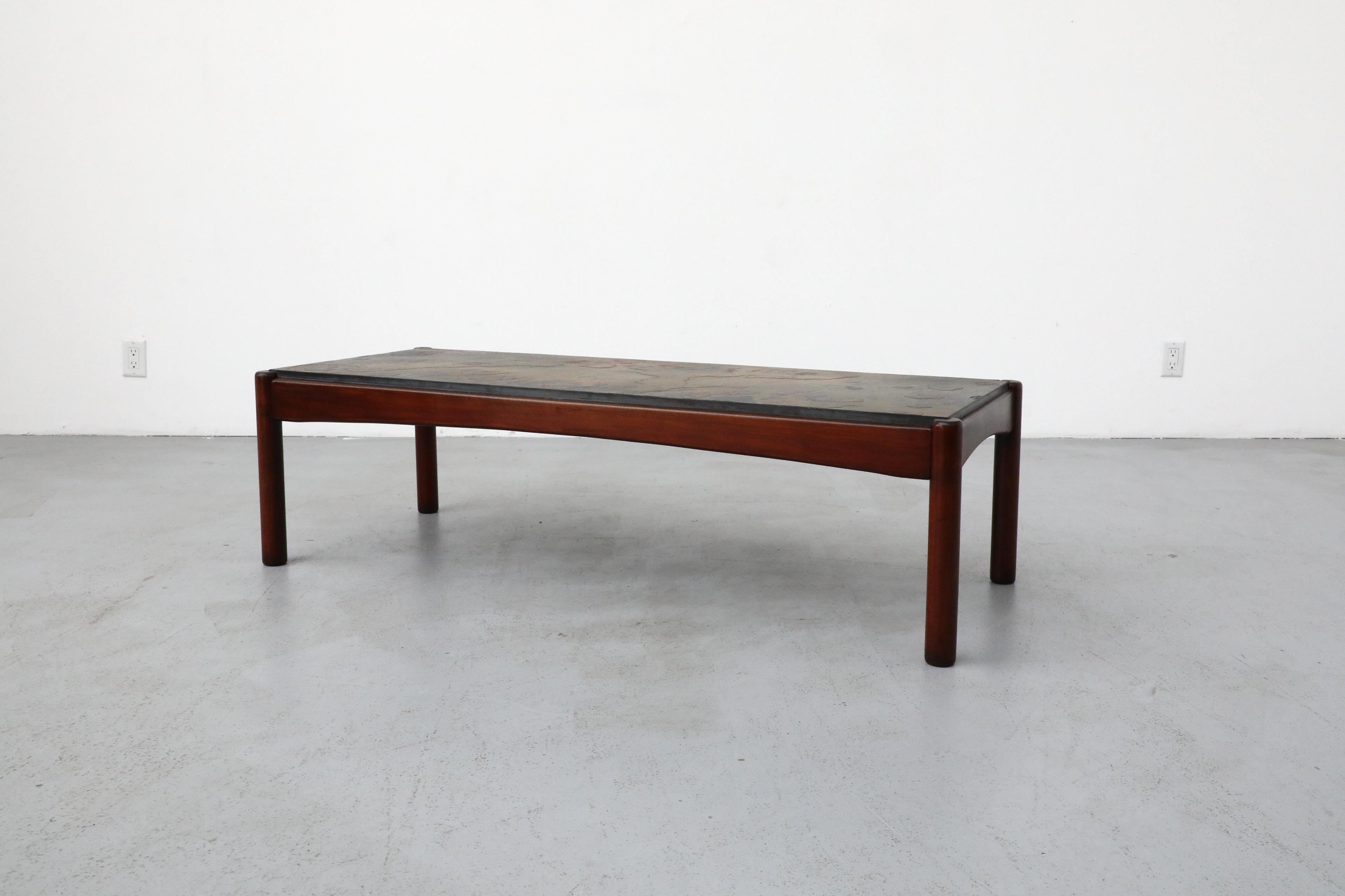 Néerlandais Table basse du milieu du siècle à long cadre en Wood Wood avec plateau en pierre encastré en vente