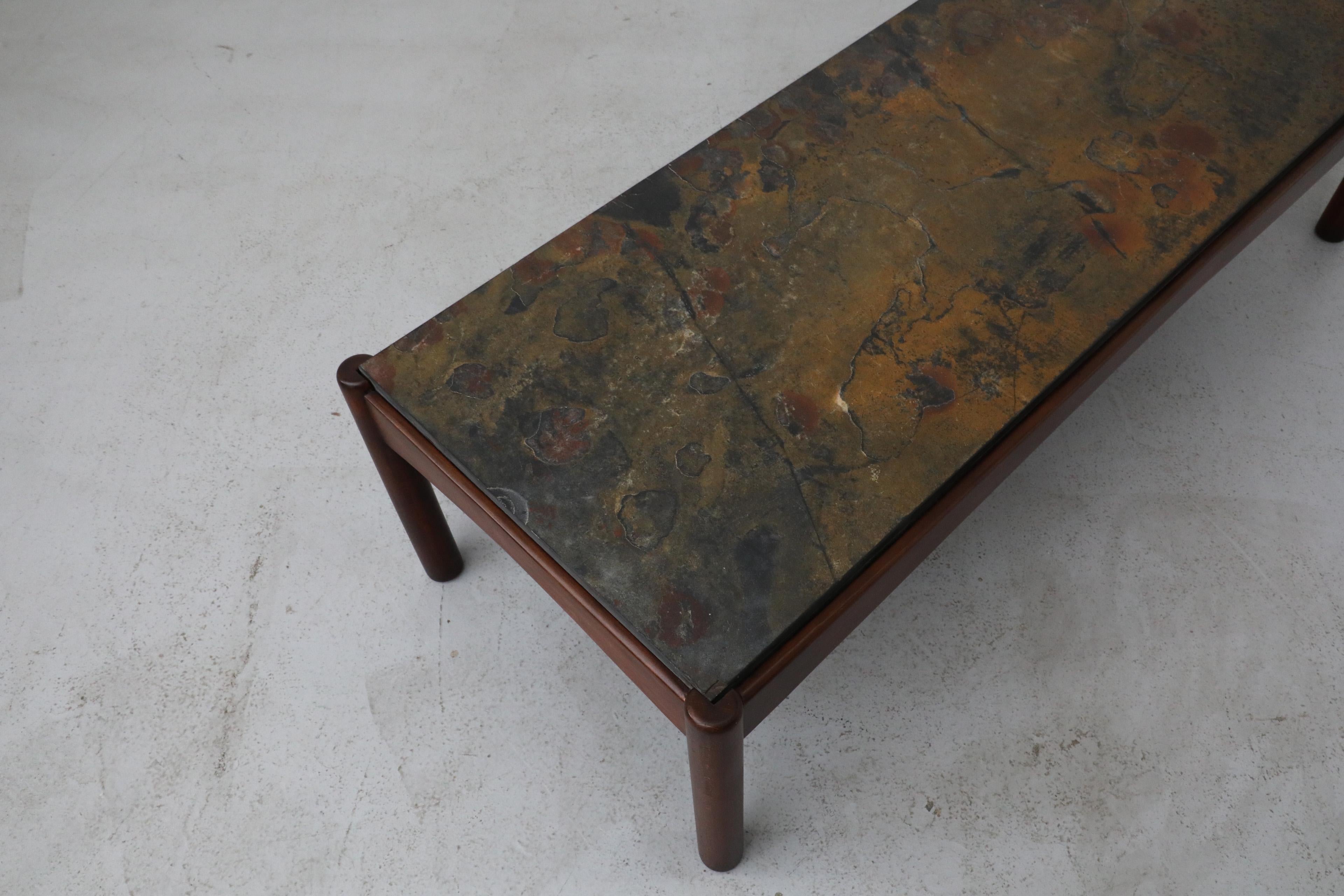 Table basse du milieu du siècle à long cadre en Wood Wood avec plateau en pierre encastré en vente 1