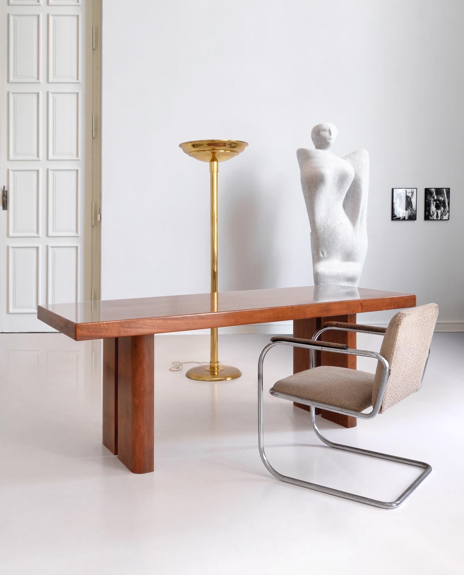 Mid-Century Modern Long écritoire du milieu du siècle, laque brillante, placage de noyer, Italie c. 1960 en vente
