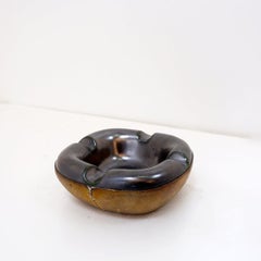 Mid-century Longchamp ashtray in glazed ceramic and leather - france 1950s