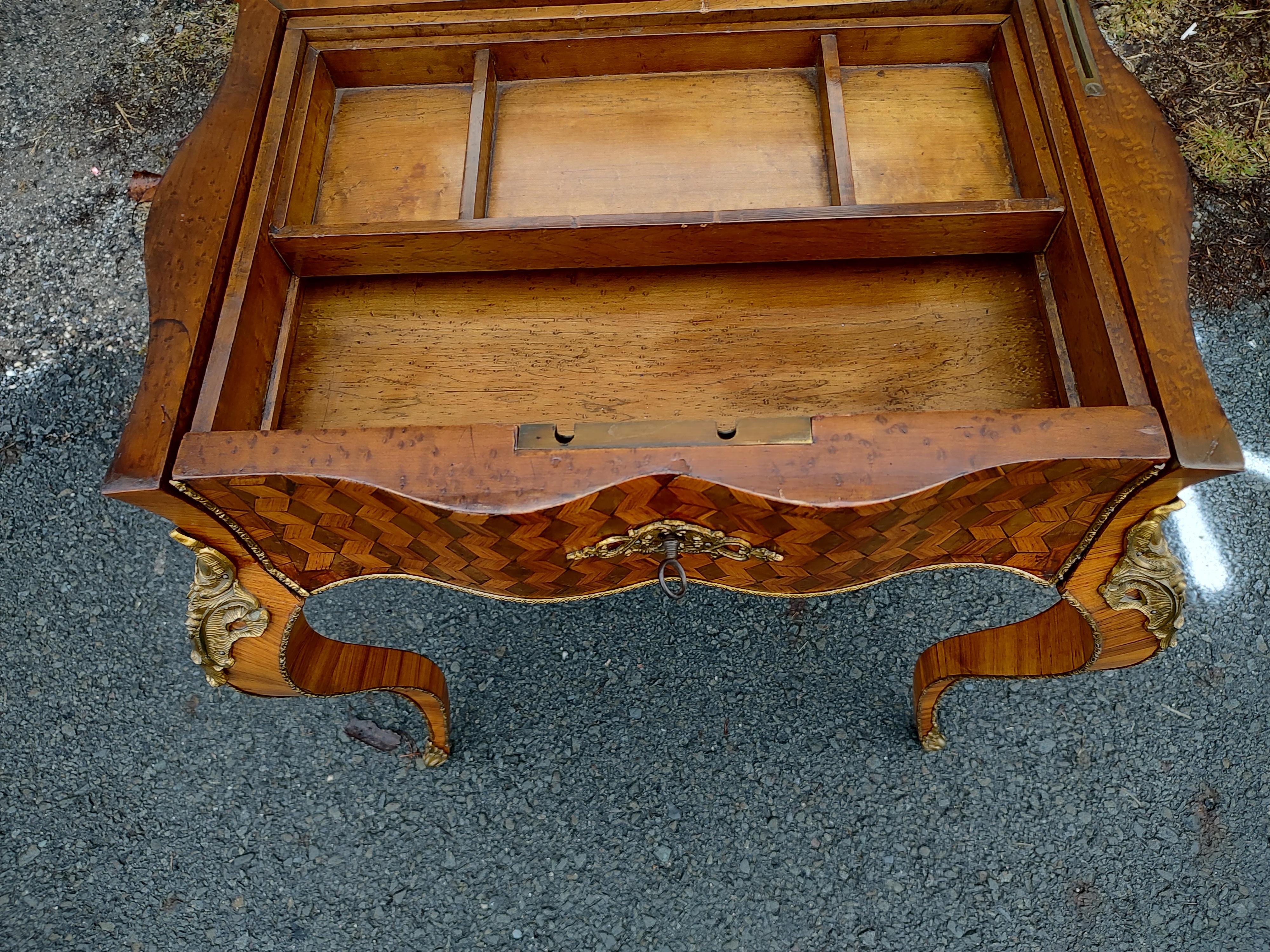 Mid Century Louis VIII Vanity, Flip Lid Mirror with Marquetry and Bronze Mounts For Sale 4