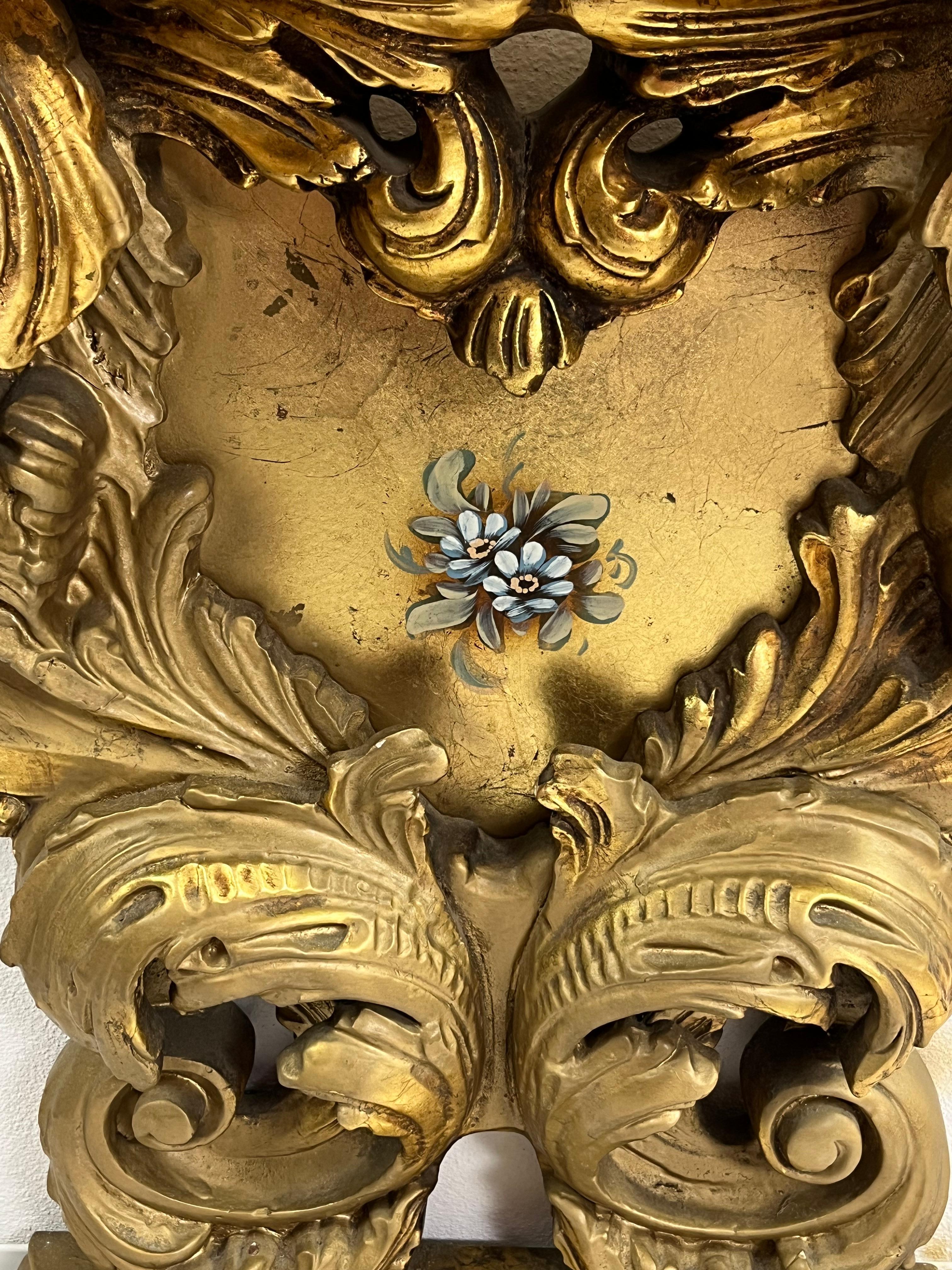 Metà XX secolo Console e specchio da parete Luigi XV di metà secolo in legno intagliato e dorato, anni '30 in vendita