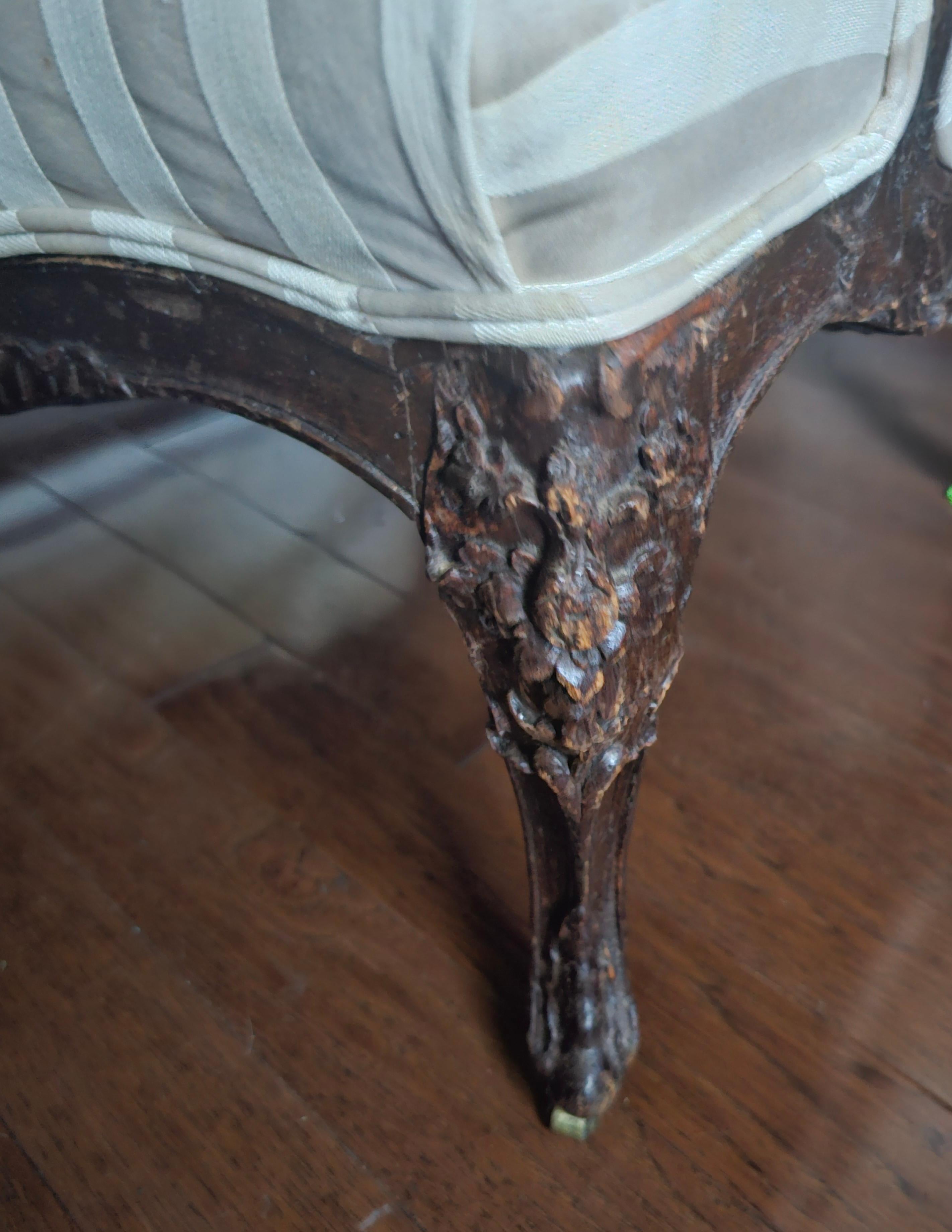 Fauteuil intagliato in Oak e imbottito in stile Luigi XV della fine del XIX secolo in vendita 2