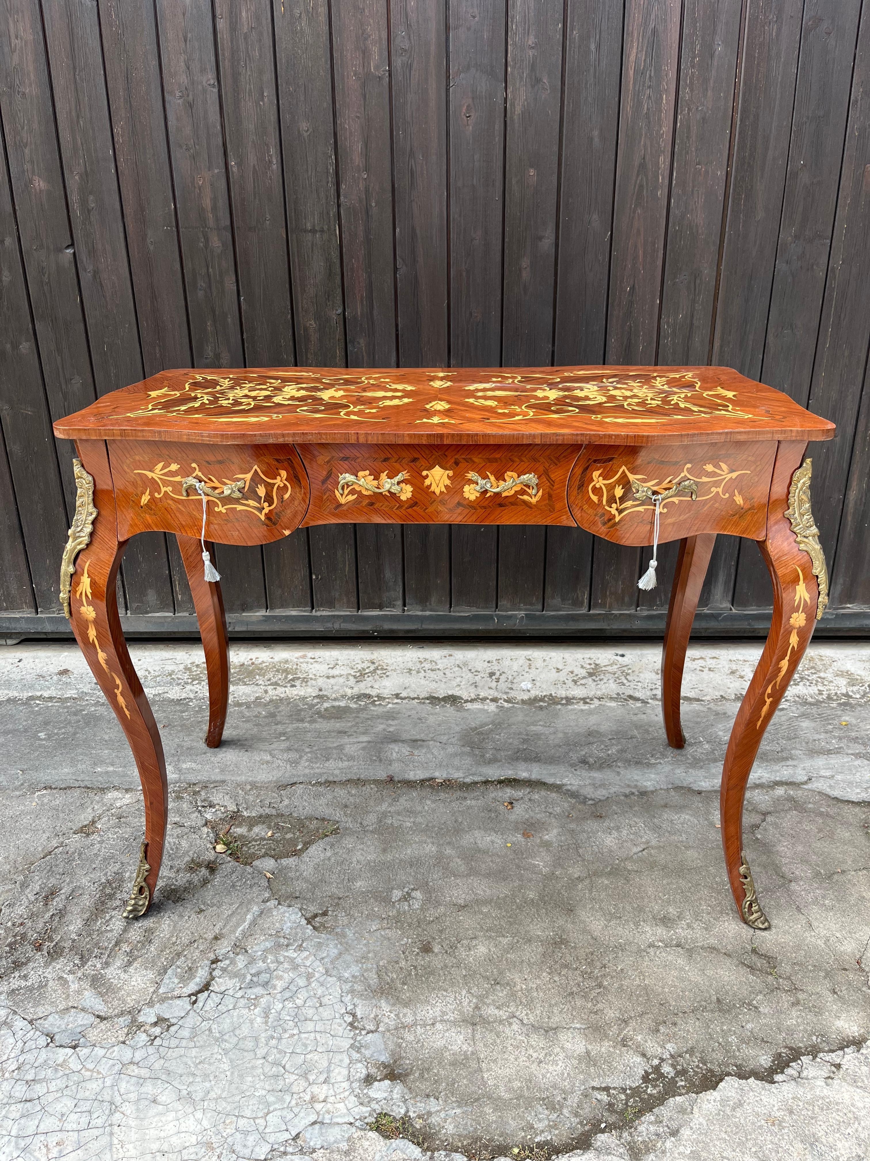 Mid-Century Louis XVI style inlaid wood desk, France 1960s
Three drawers.
Bronze details. Good condition, small signs of aging.


We guarantee adequate packaging and will ship via DHL, insuring the contents against any breakage or loss of the