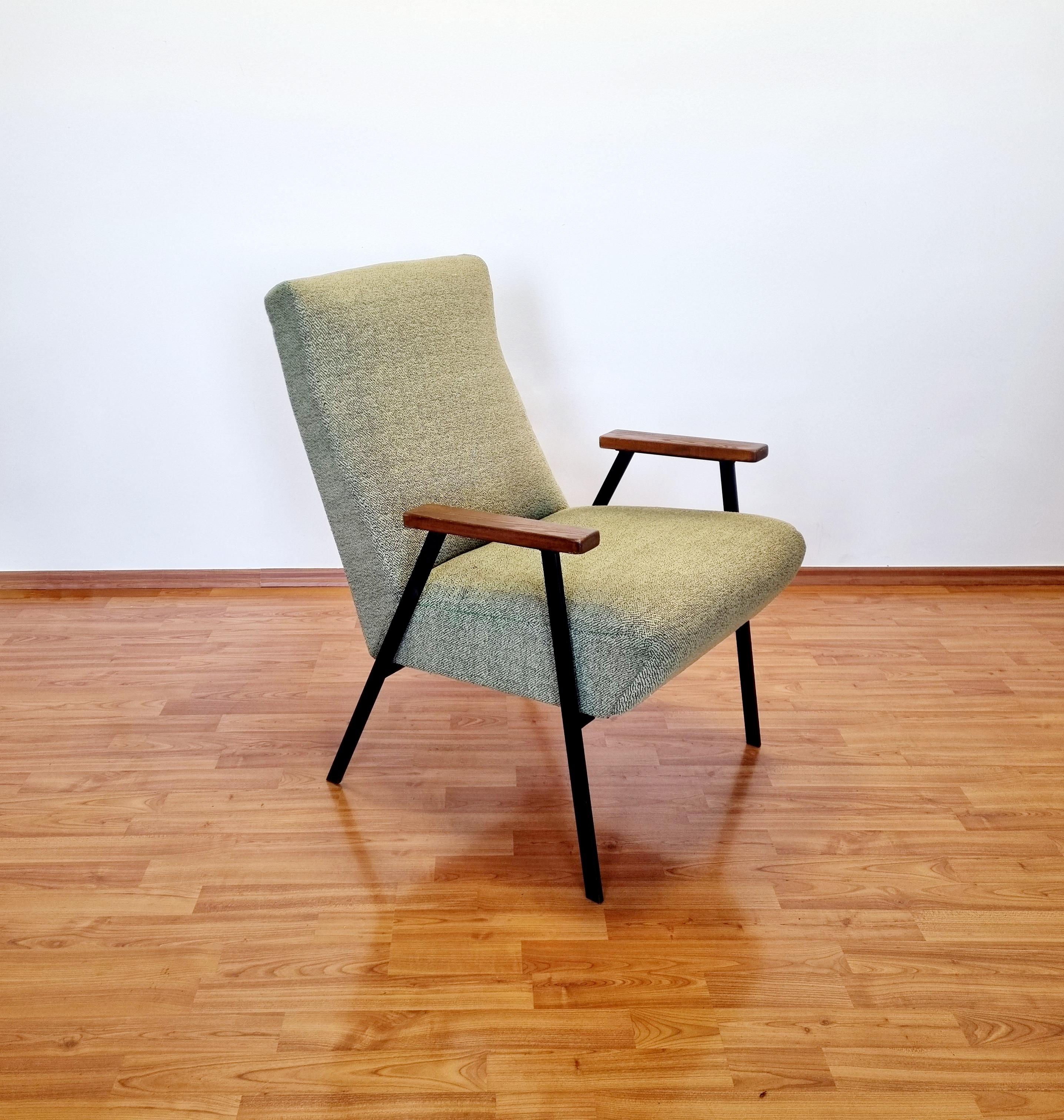 Mid Century Lounge Armchair in Pierre Guariche style, France 60s For Sale 3
