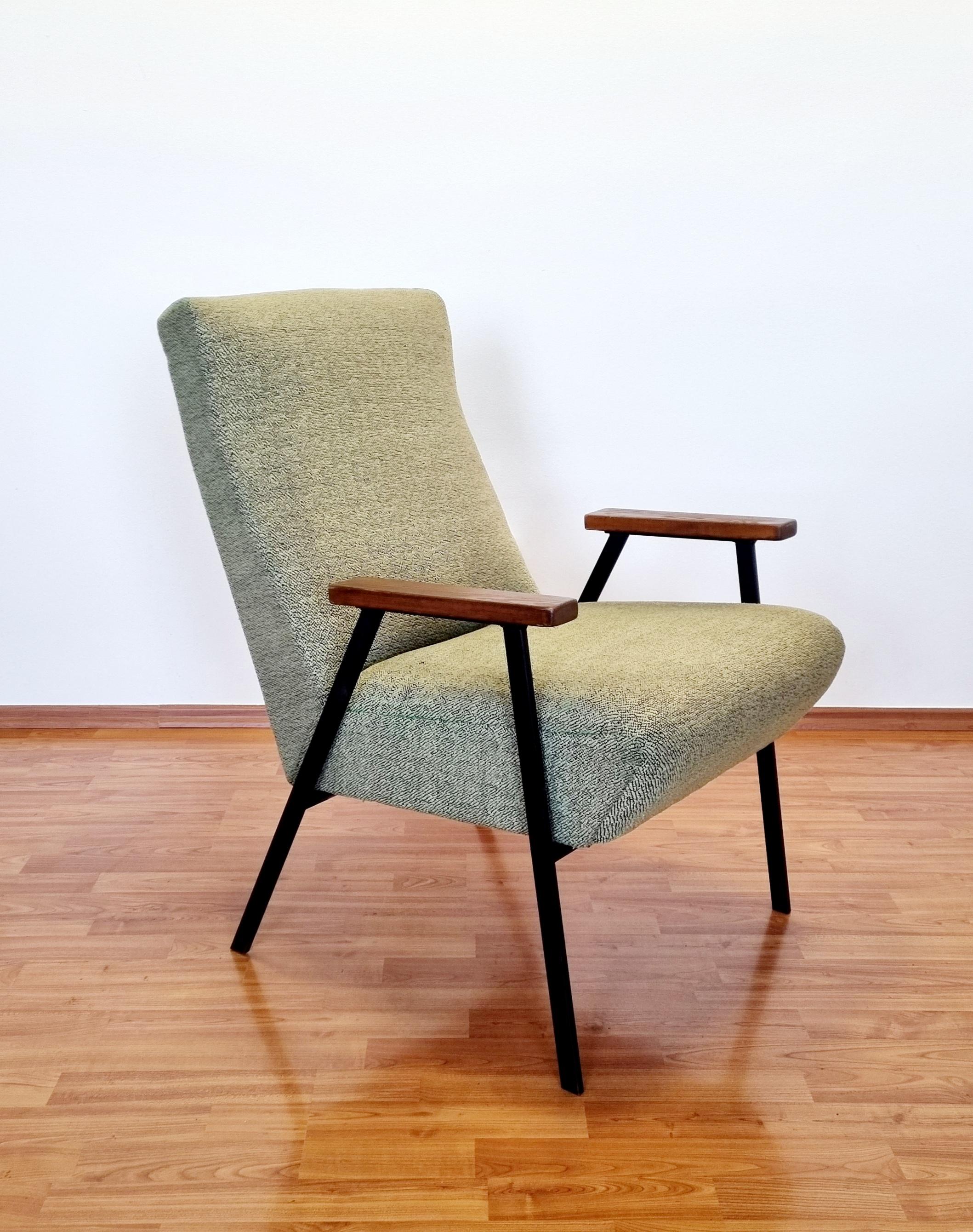 Mid Century Lounge Armchair in Pierre Guariche style, France 60s For Sale 4