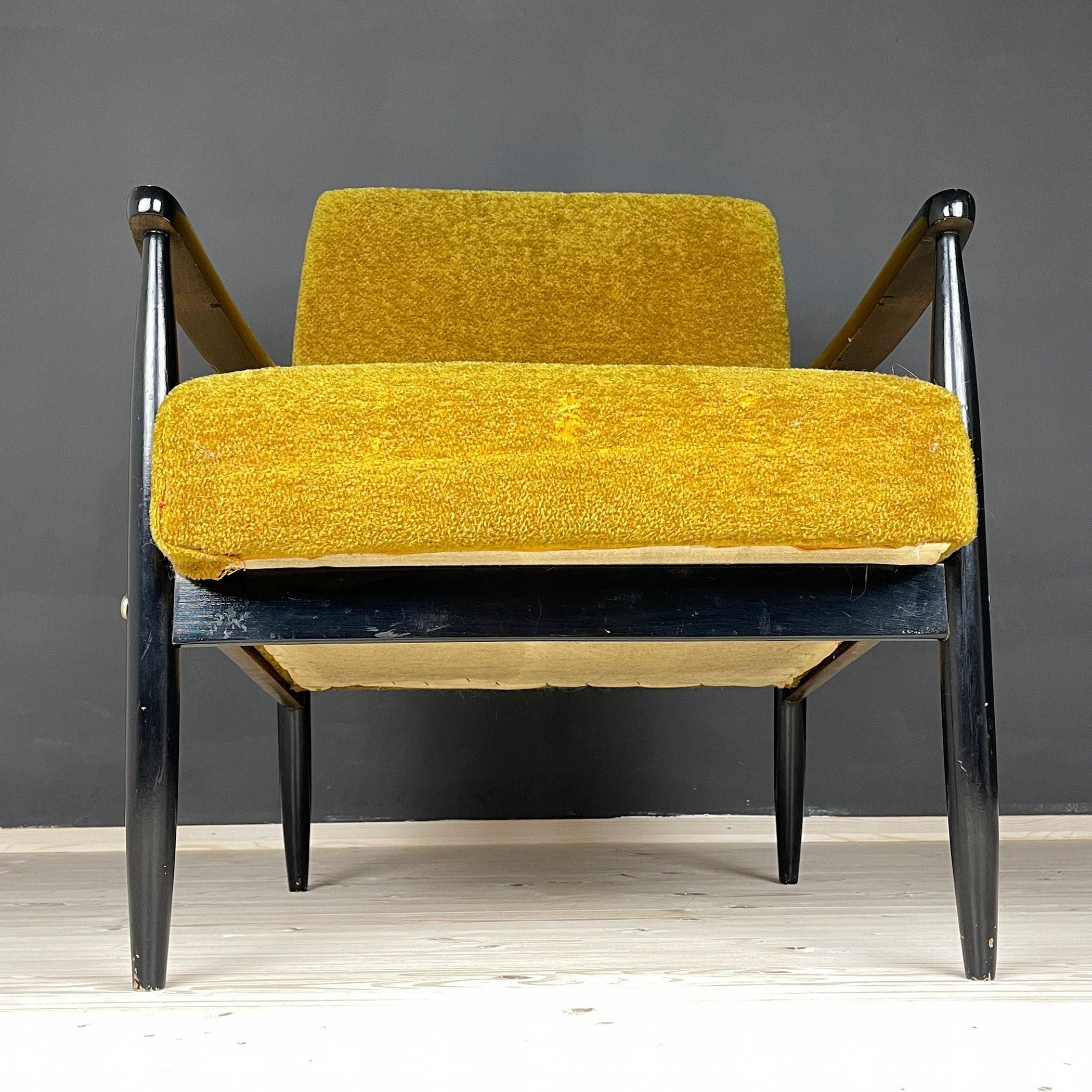 Mid-century lounge armchair Yugoslavia 1970s For Sale 4