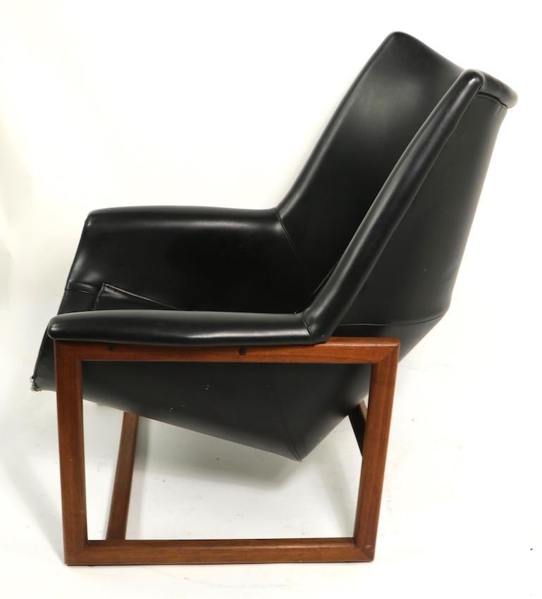Mid-Century Modern Mid Century Lounge Chair after Risom Big Chair For Sale