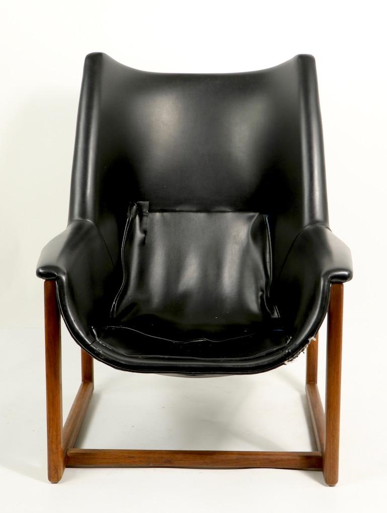 Mid Century Lounge Chair after Risom Big Chair In Good Condition For Sale In New York, NY