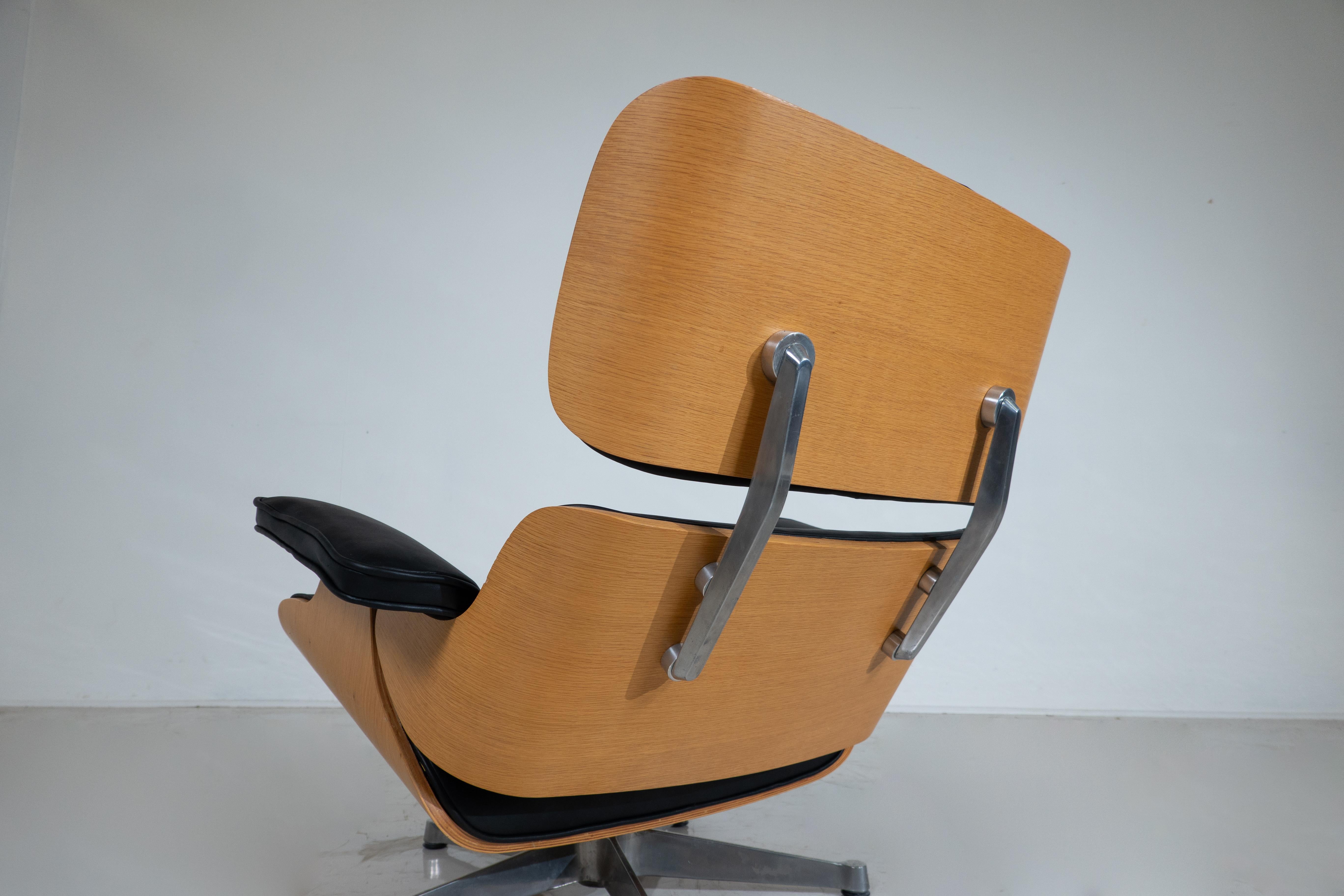 Fauteuil de salon et pouf du milieu du siècle dernier par Charles & Ray Eames pour Herman Miller en vente 4