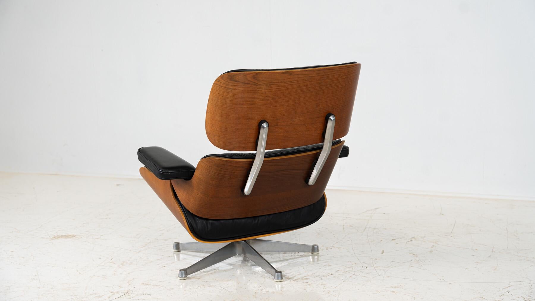 Chaise longue et pouf du milieu du siècle par Charles & Ray Eames pour Herman Miller pour ICF
