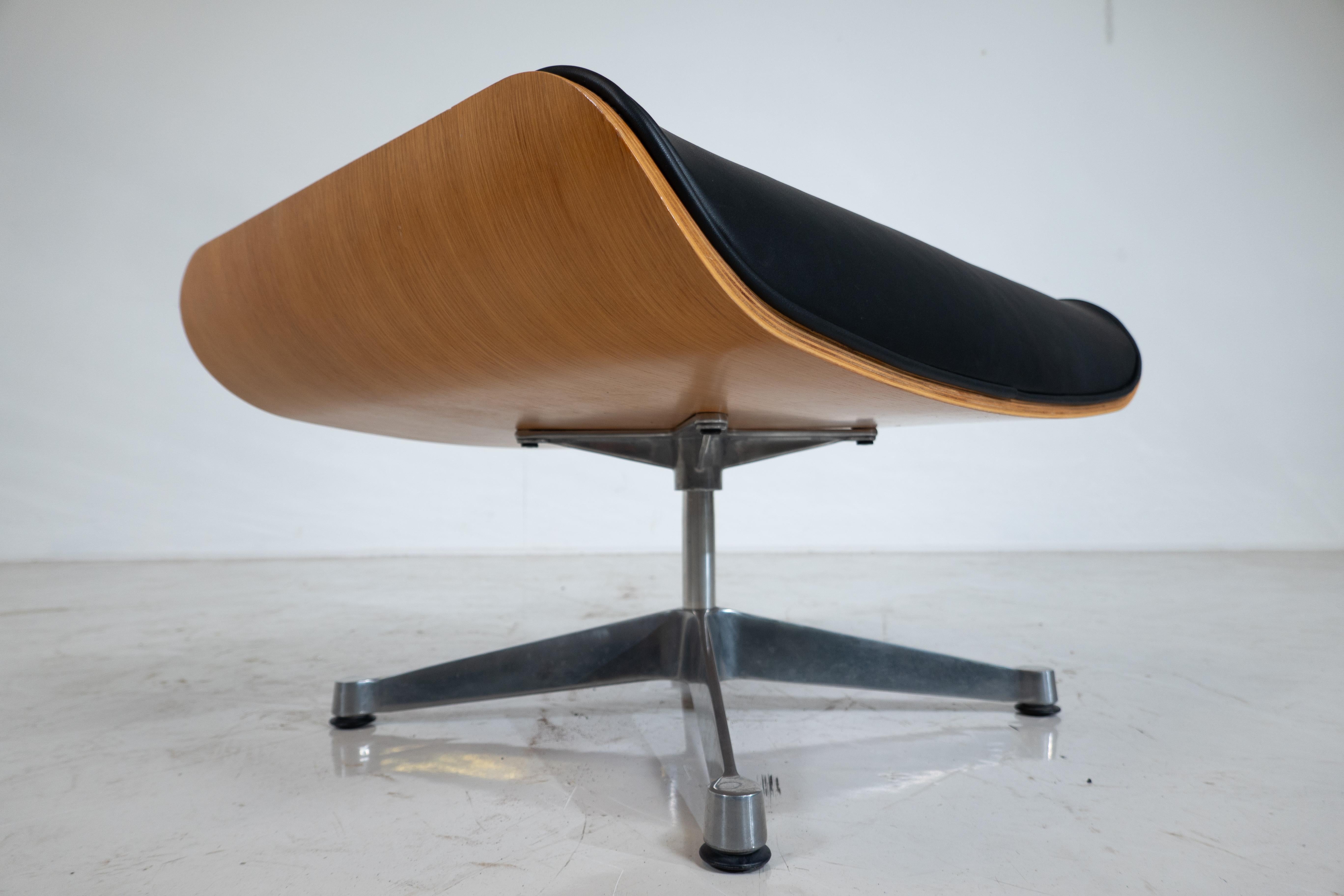 European Mid-Century Lounge Chair and Ottoman by Charles & Ray Eames for Herman Miller For Sale