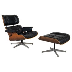 Sedia da salotto e ottomana di metà secolo di Charles and Ray Eames per Herman Miller