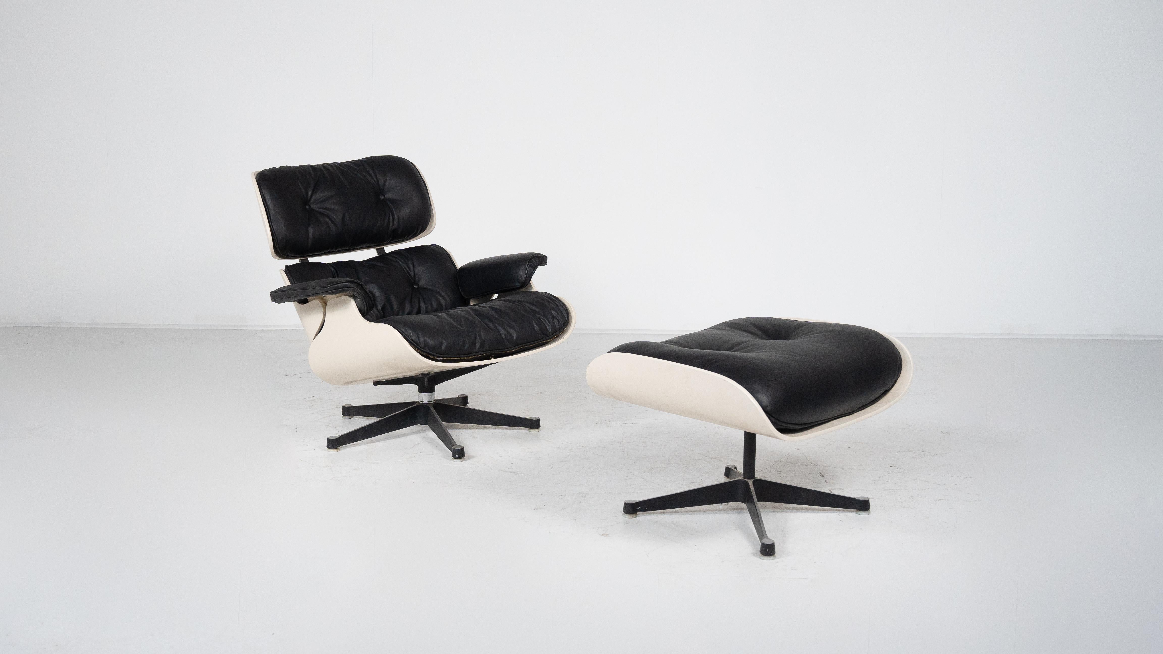 Mid-Century Lounge Chair and Ottoman by Charles & Ray Eames For Sale 6
