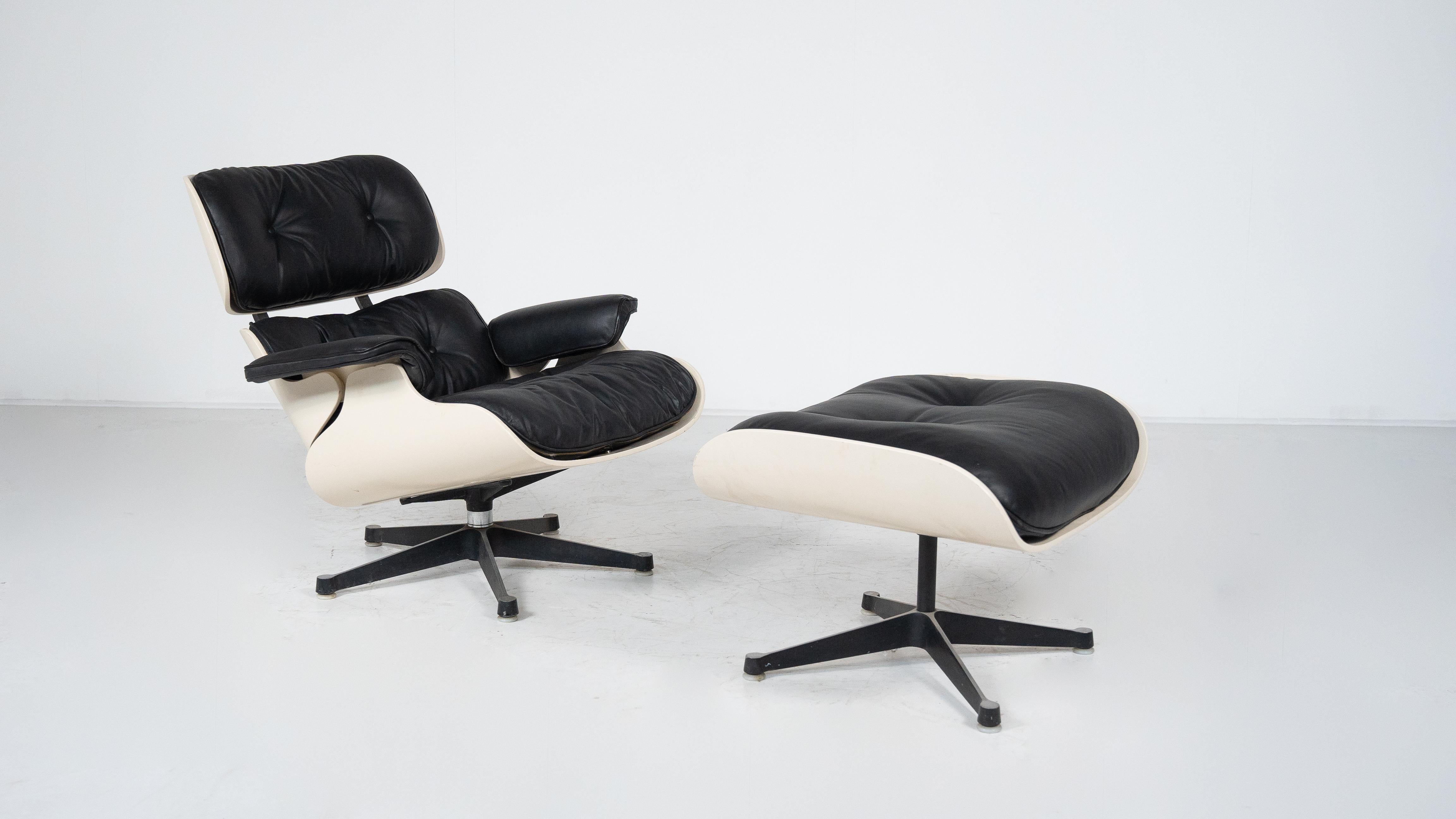 Mid-Century Lounge Chair and Ottoman by Charles & Ray Eames For Sale 8