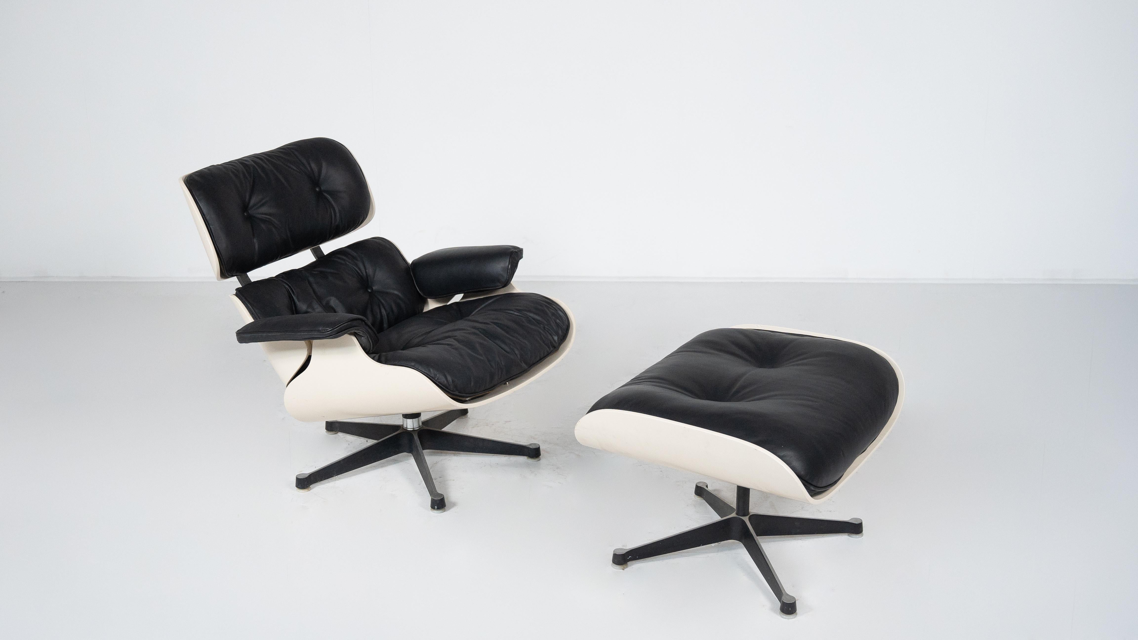 Mid-Century Modern Mid-Century Lounge Chair and Ottoman by Charles & Ray Eames For Sale