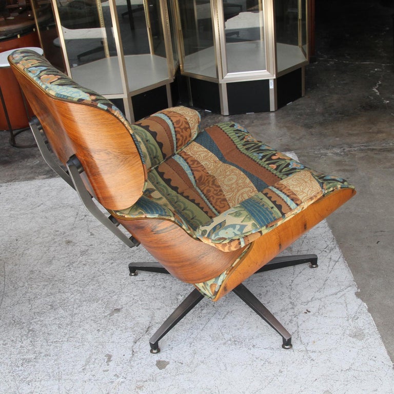Mid-Century Lounge Chair and Ottoman in the Style of Eames by Cofemo For Sale 3